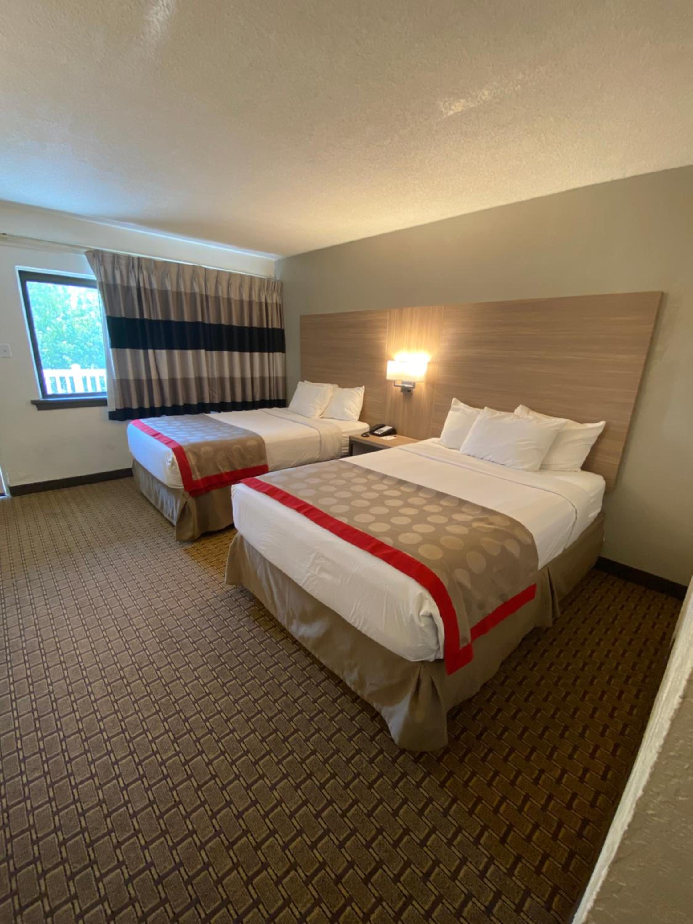 Double Room with Two Double Beds and Exterior Hall - Non-Smoking - Photo 18