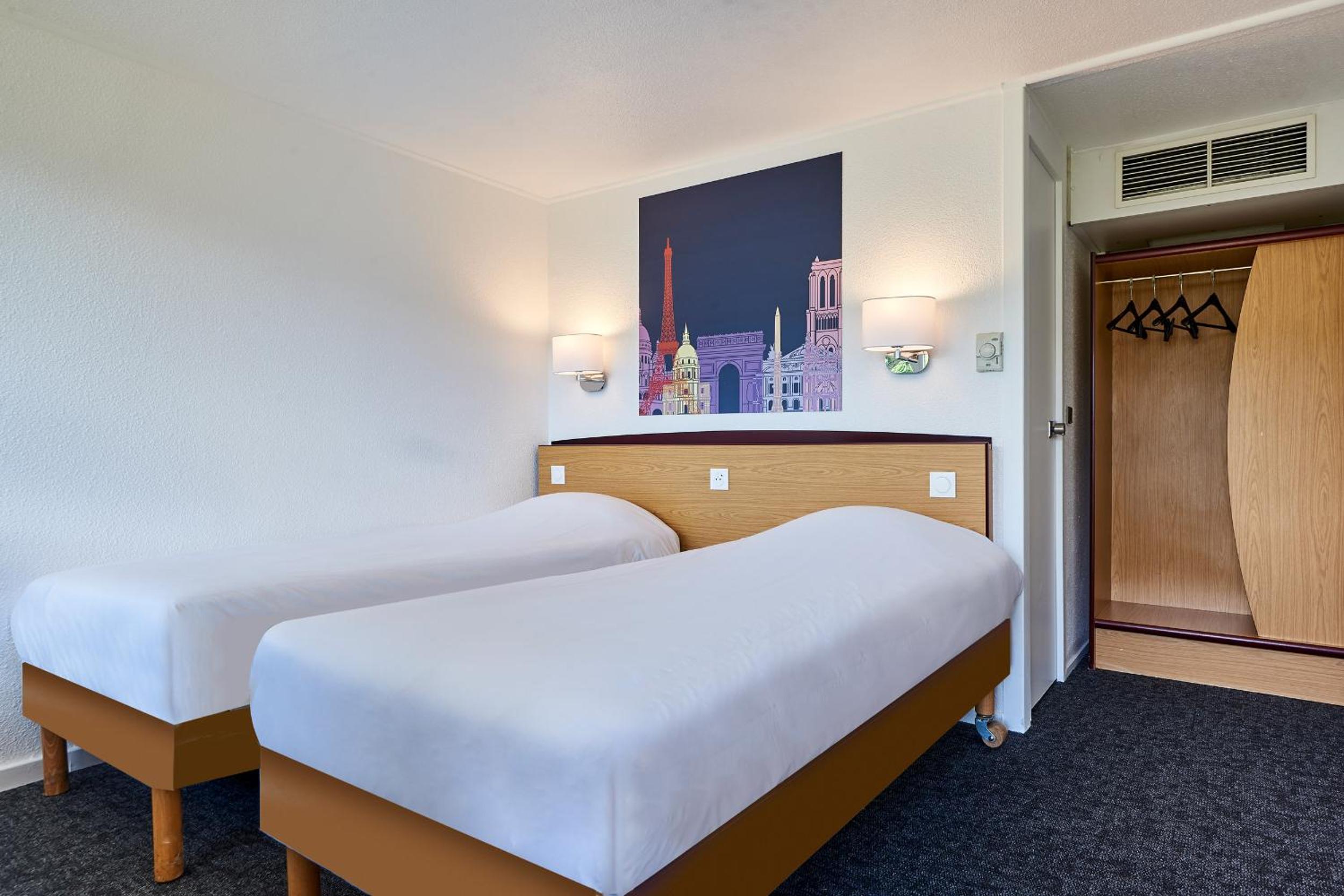 Twin Room - Photo 5