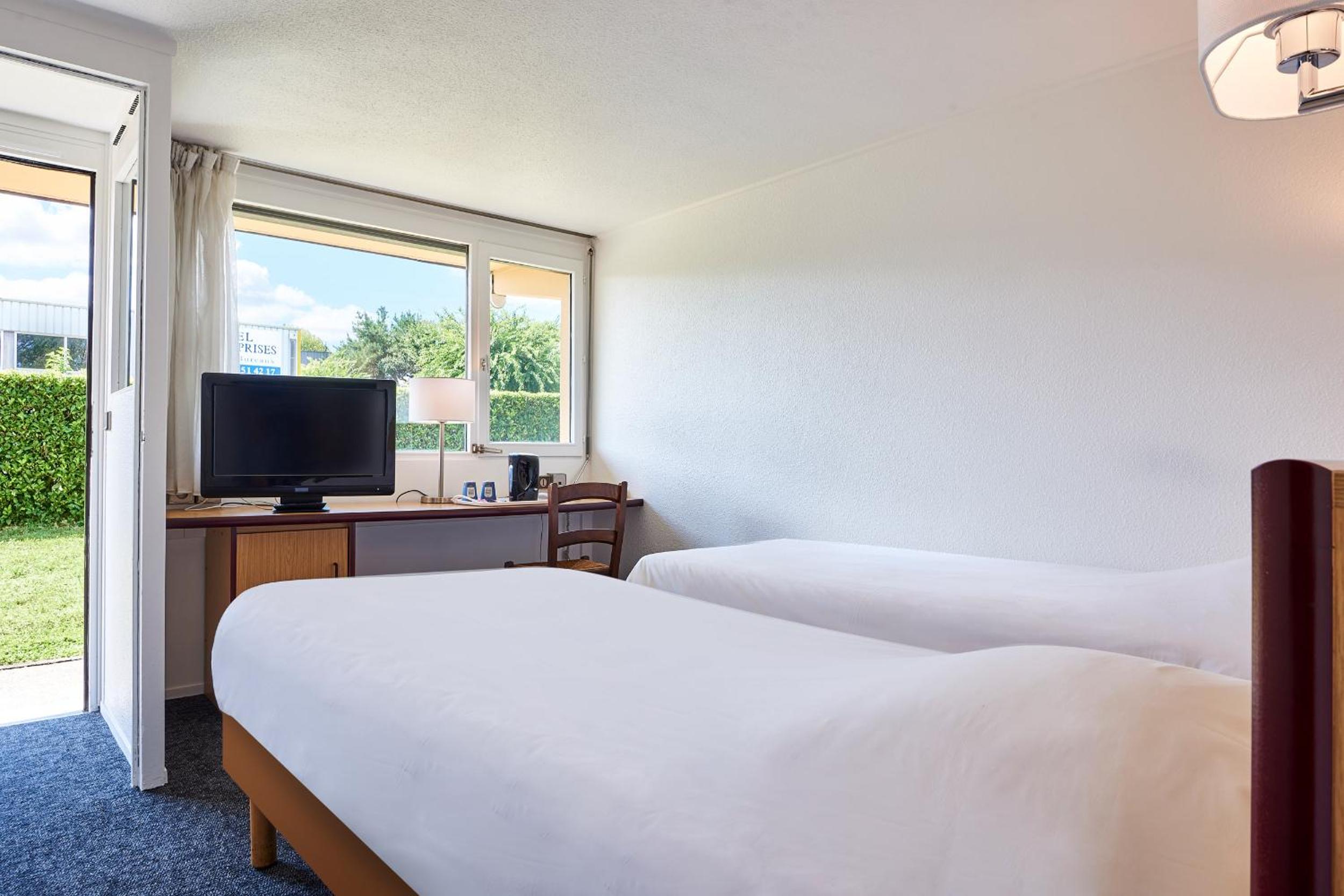 Twin Room - Photo 1
