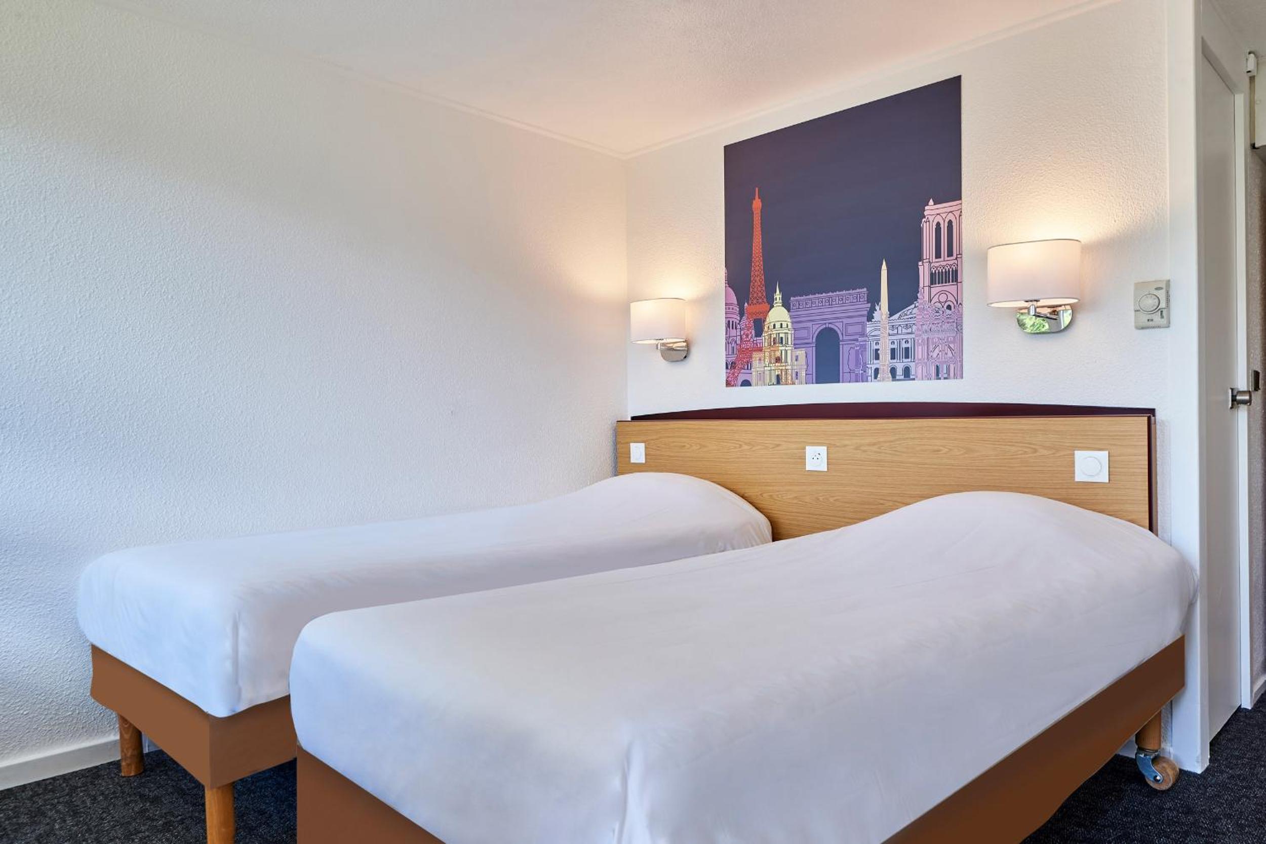 Twin Room - Photo 2