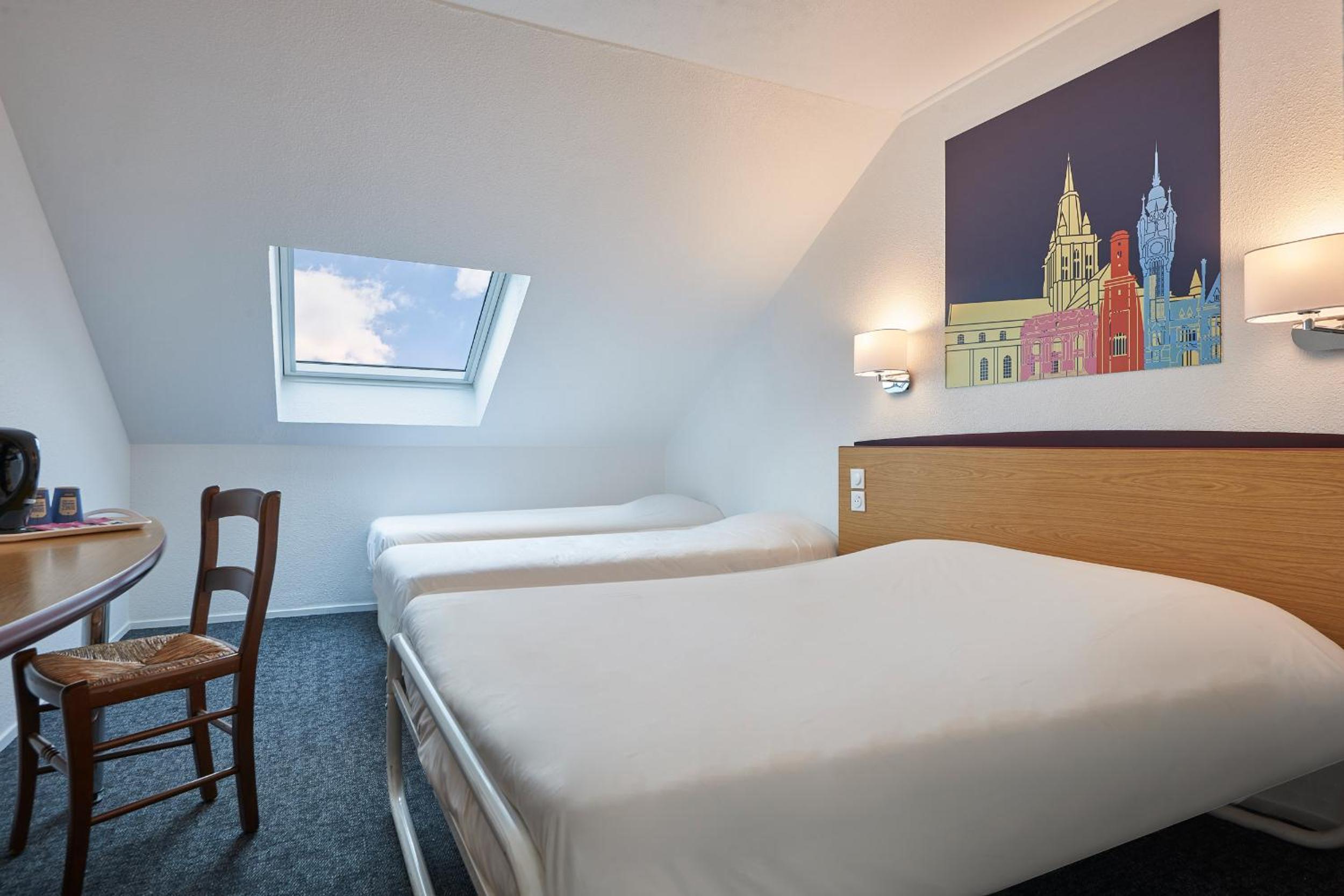 Triple Room (1 Double Bed + 1 Single Bed)