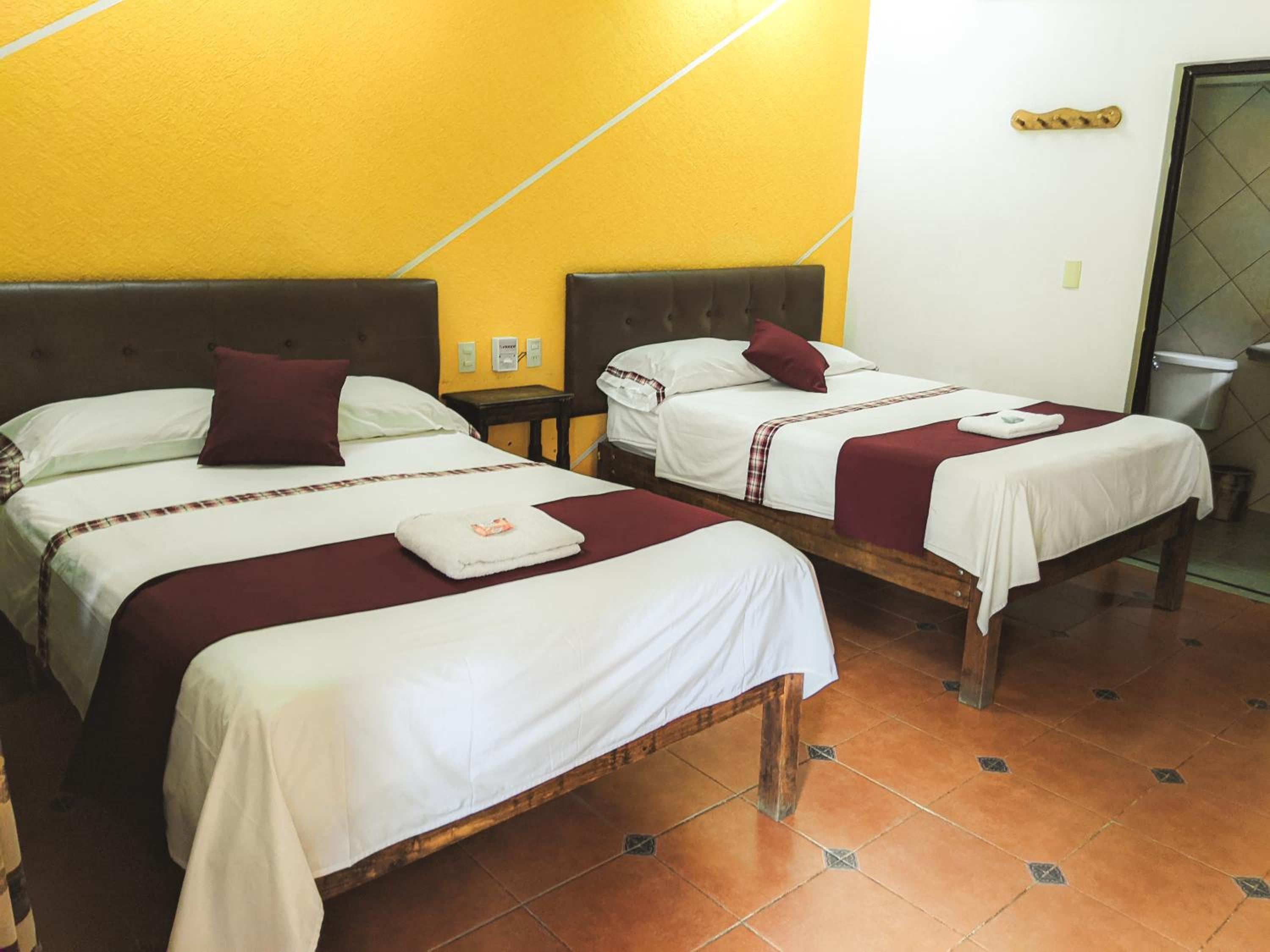 Twin Room - Photo 2