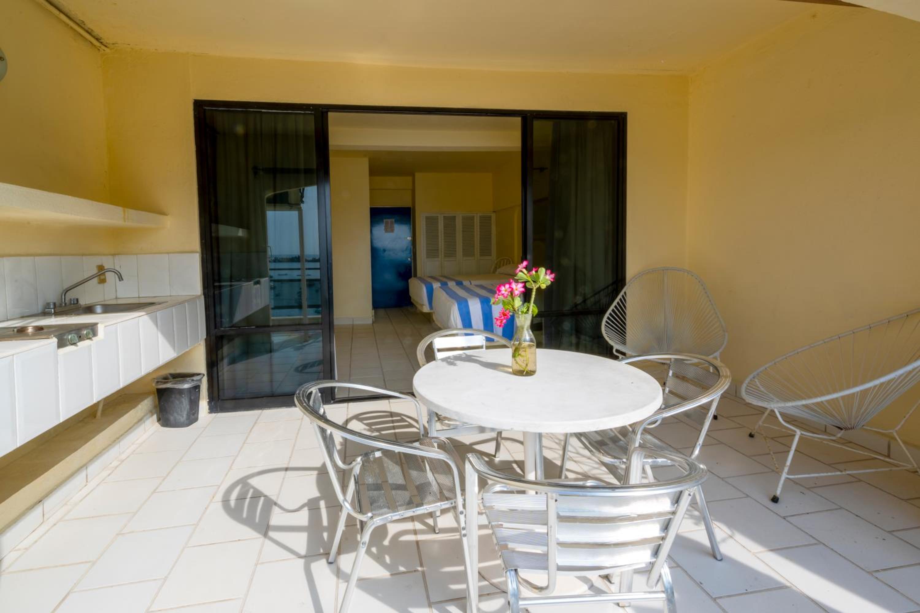 Superior Twin Room with Sea View - Photo 2
