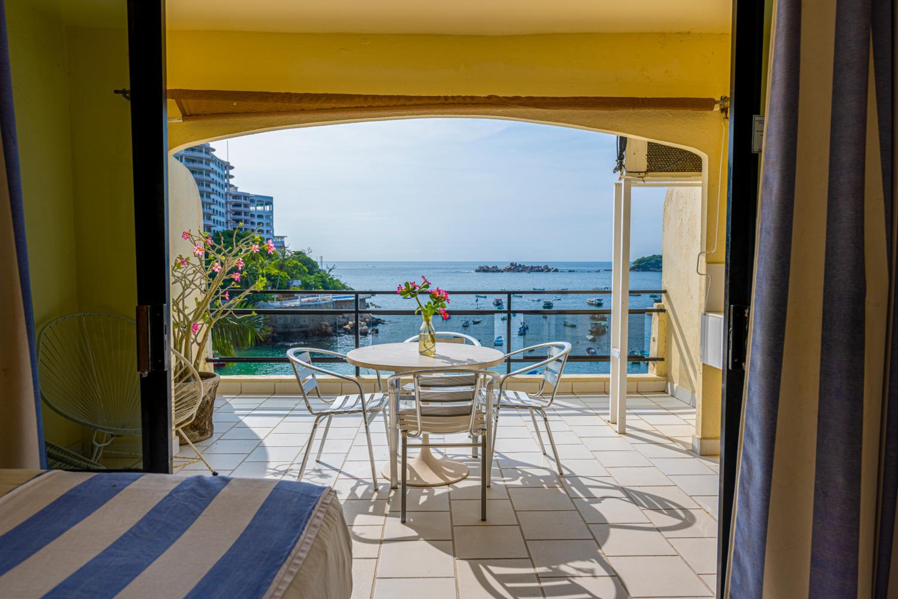 Superior Twin Room with Sea View - Photo 4