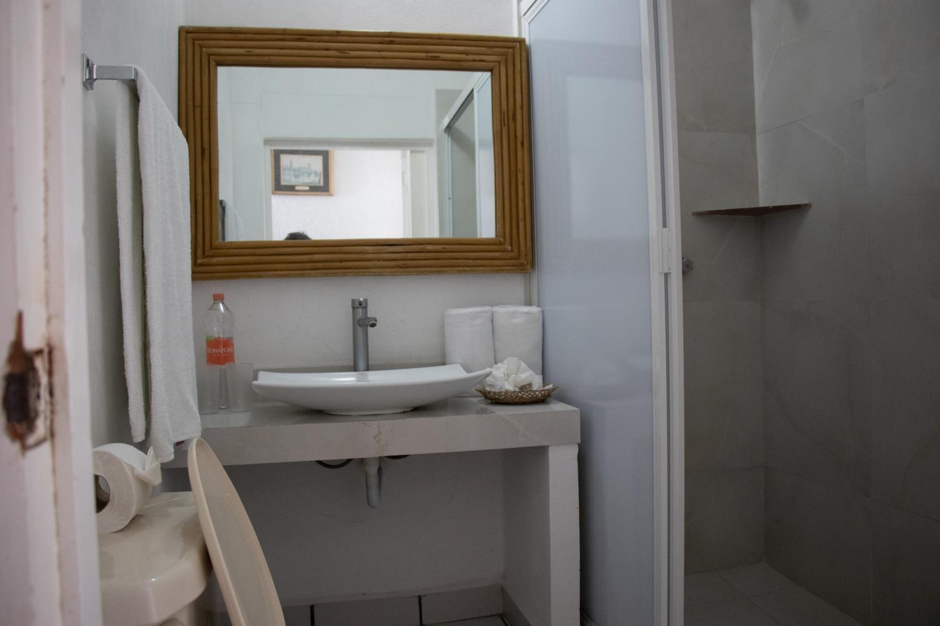 Double Room with Sea View - Photo 4