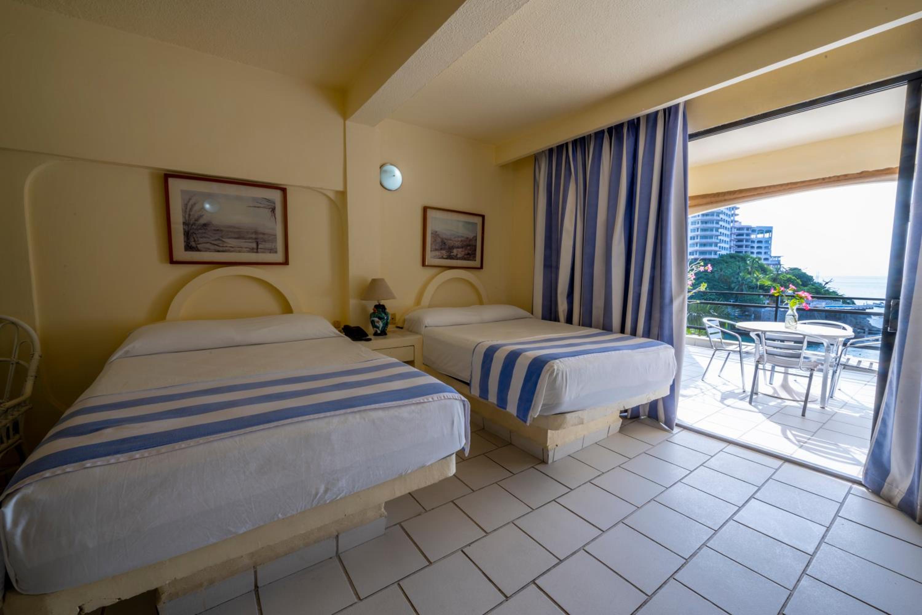 Superior Twin Room with Sea View - Photo 1