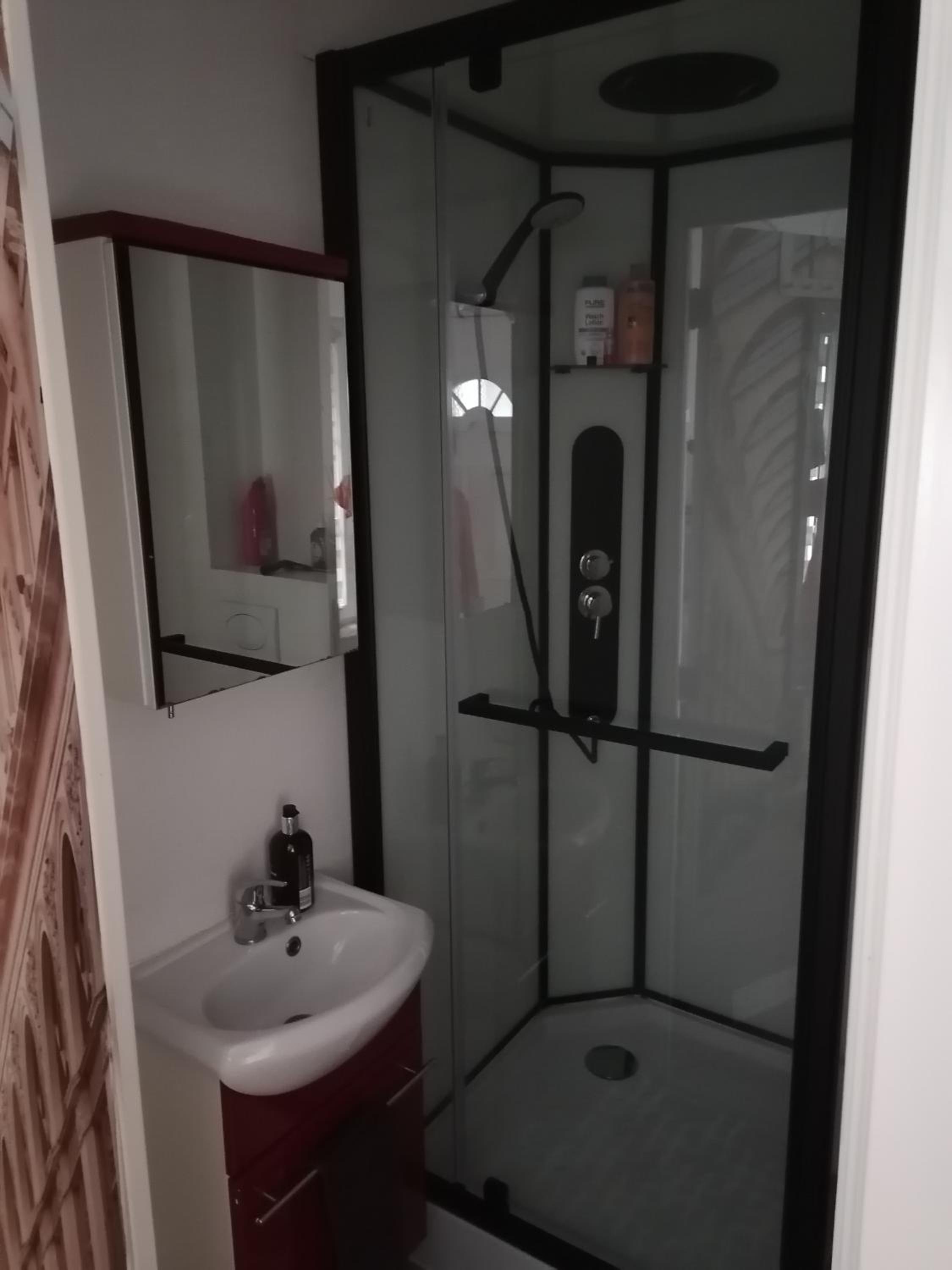 One-Bedroom Apartment - Photo 7
