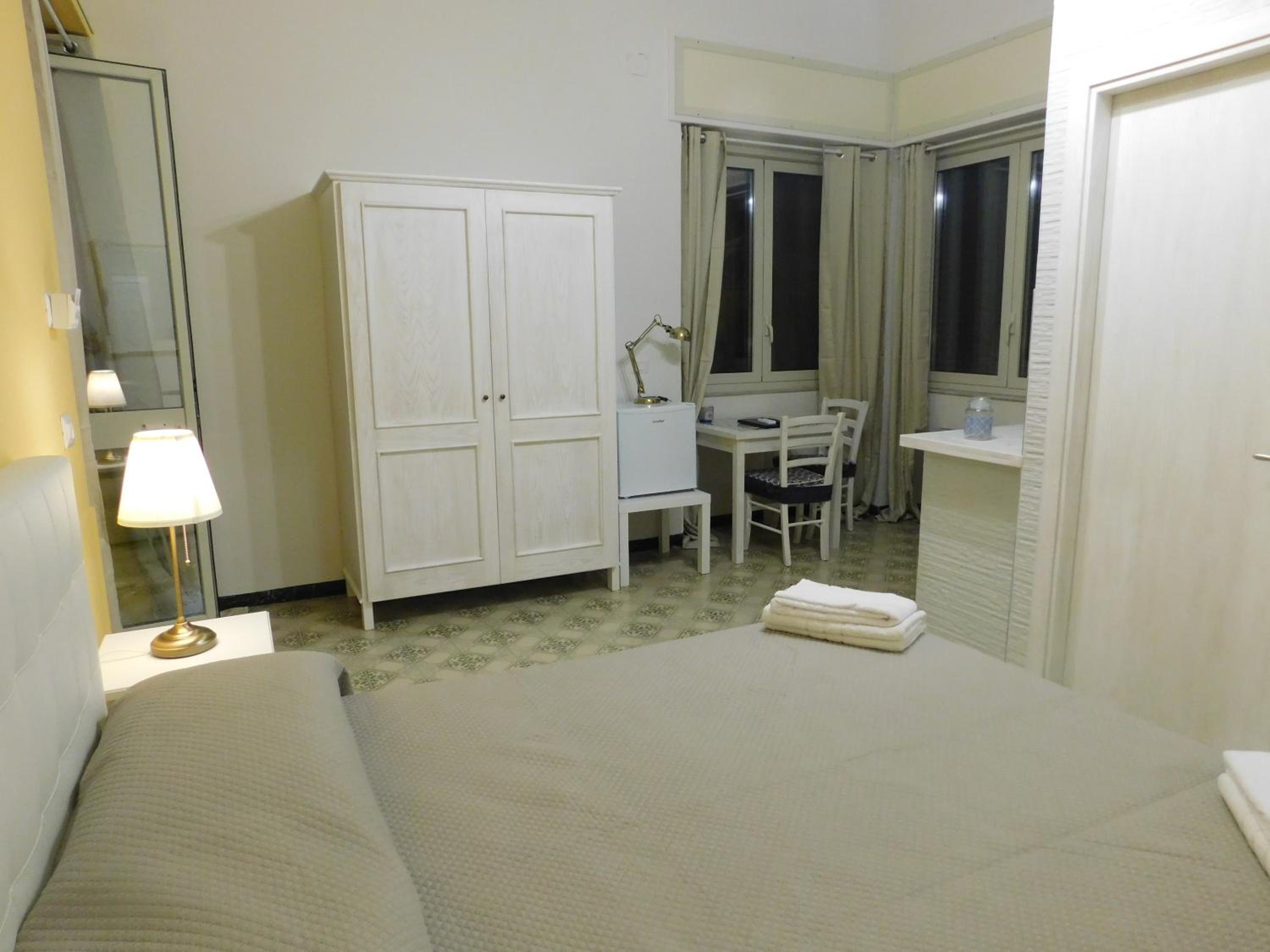 Deluxe Queen Room - Photo 4