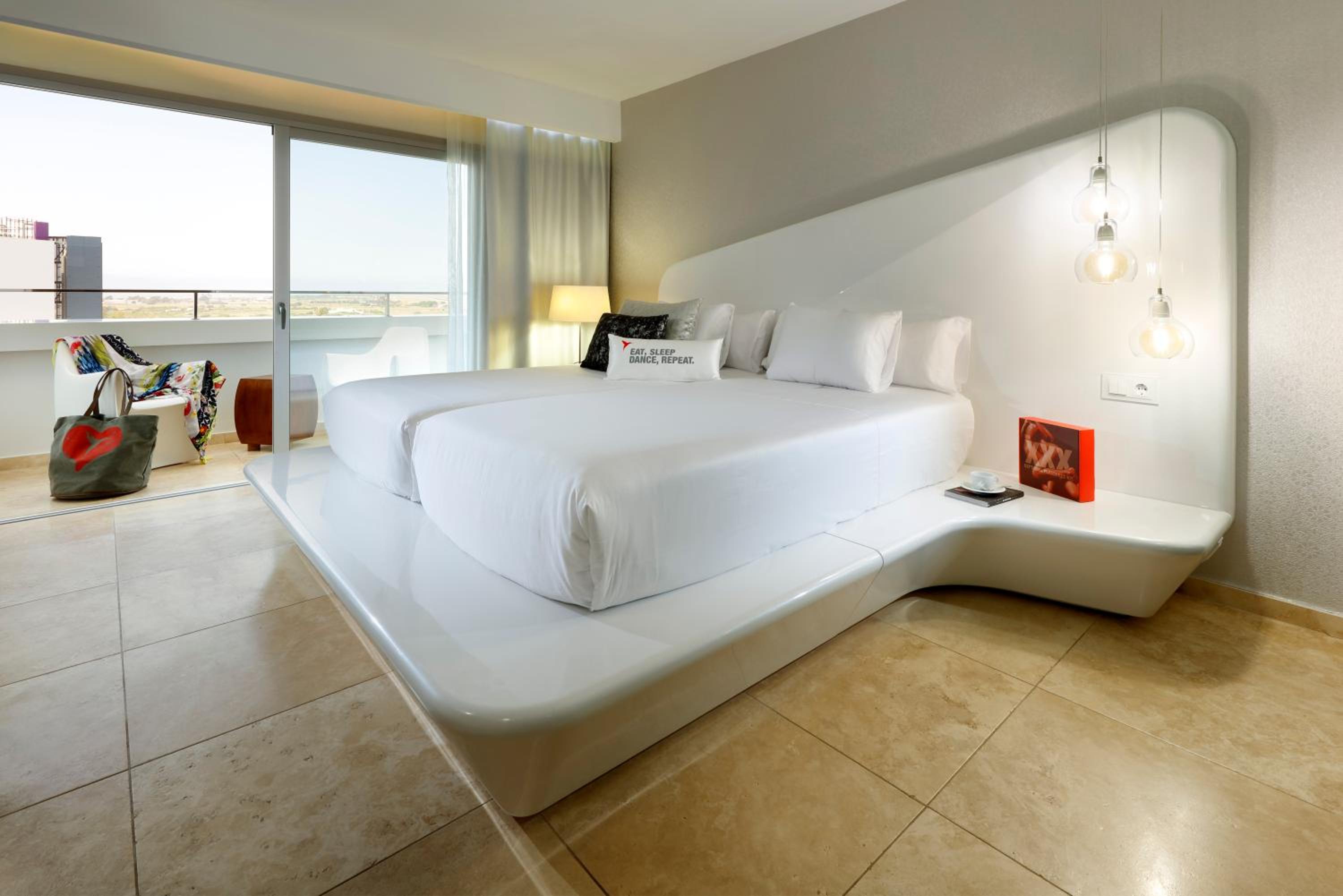 The Twist & Go Room - Entrance to Ushuaia Club Included photo 1