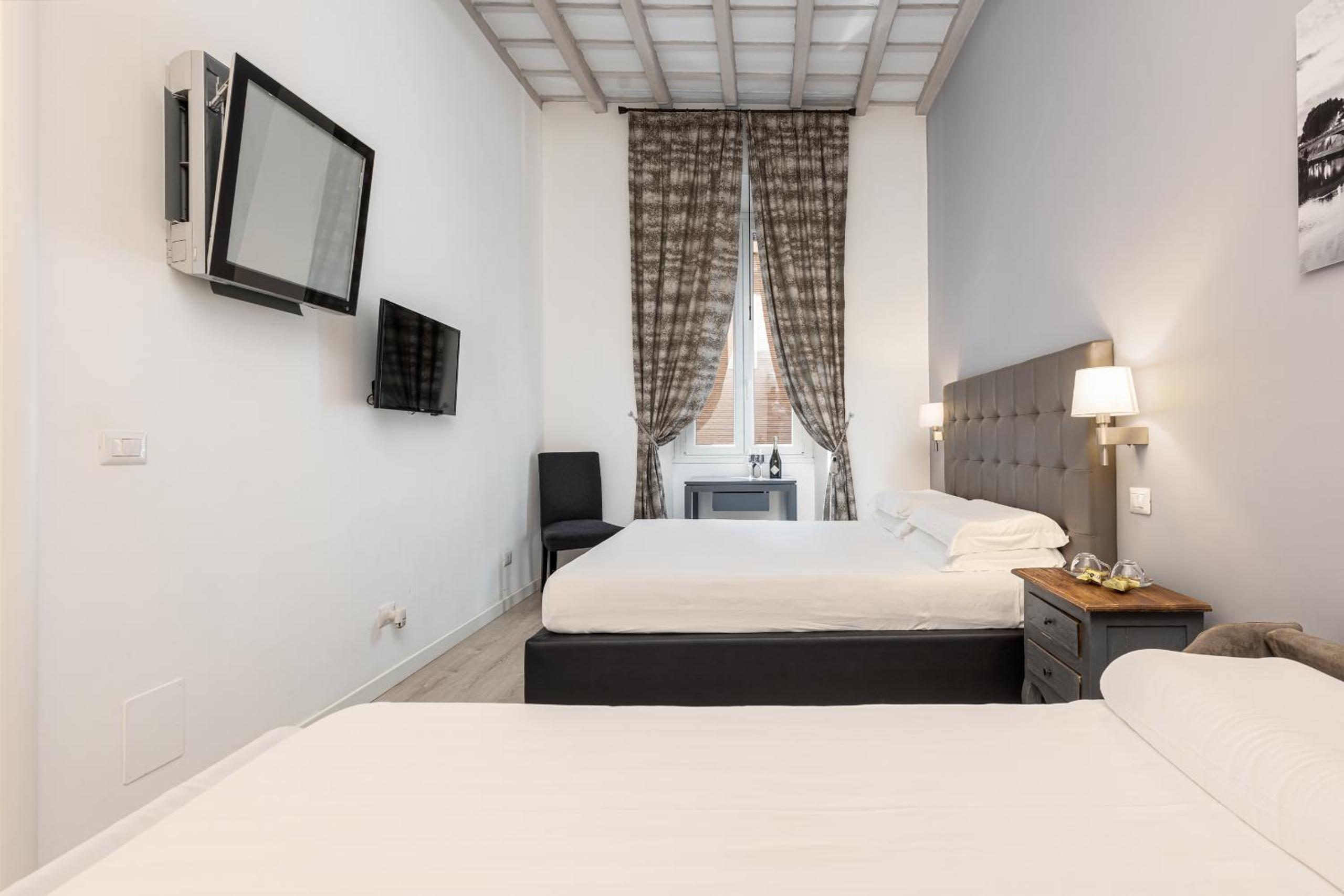 Superior Triple Room-​Via della Frezza photo 1