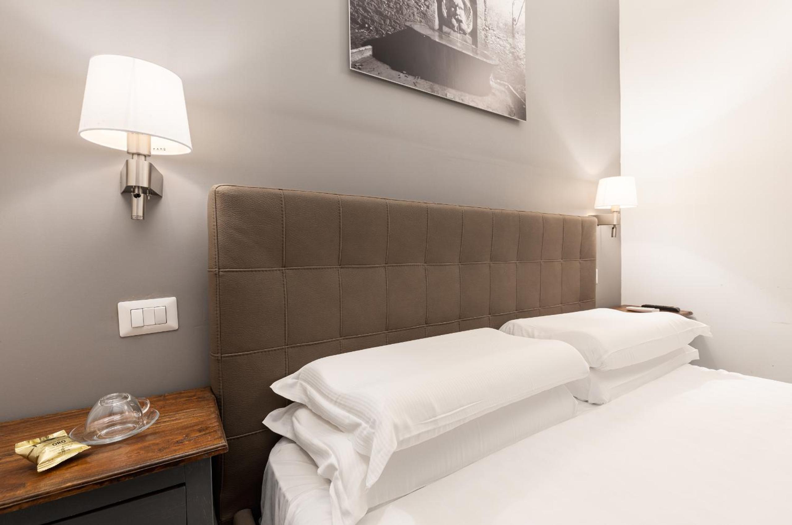 Standard Double Room- Via della Frezza photo 2