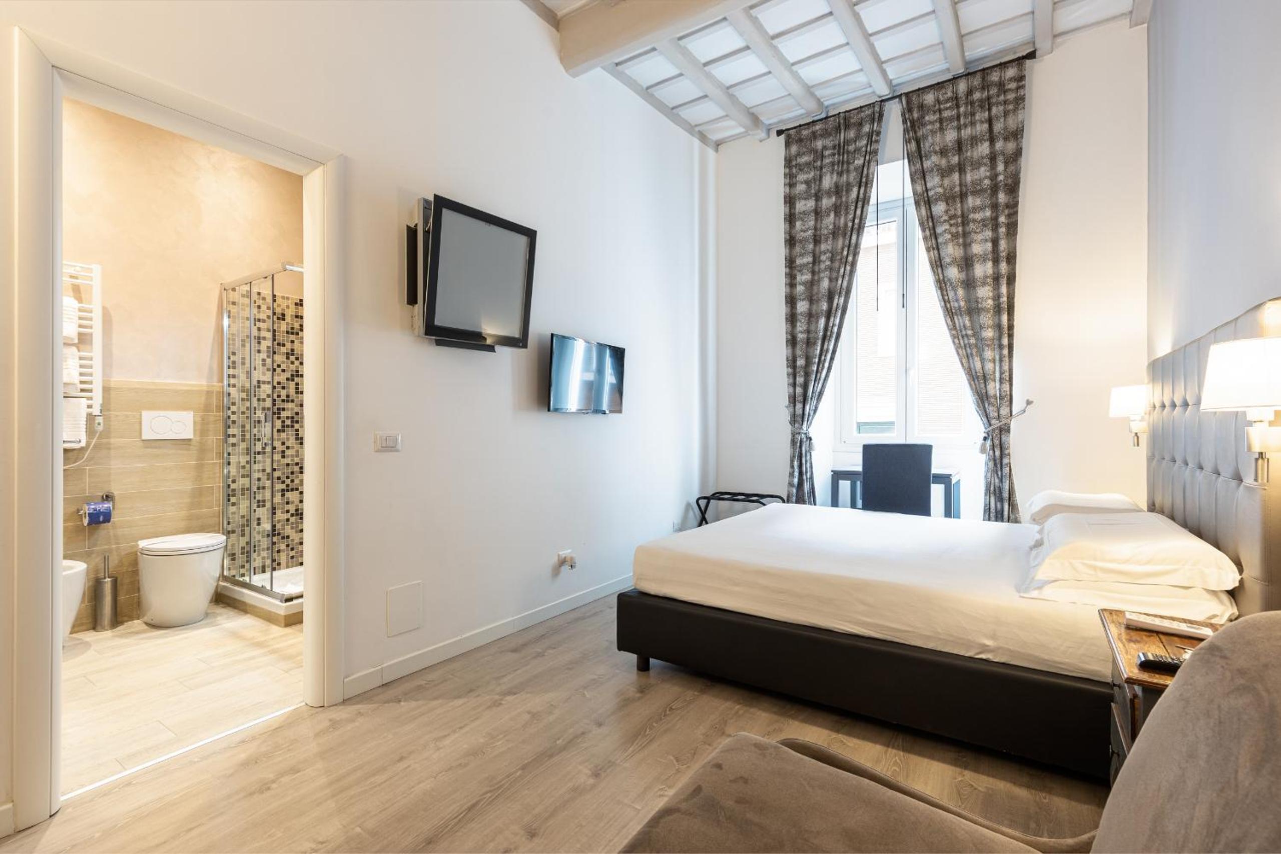 Superior Triple Room-​Via della Frezza photo 3