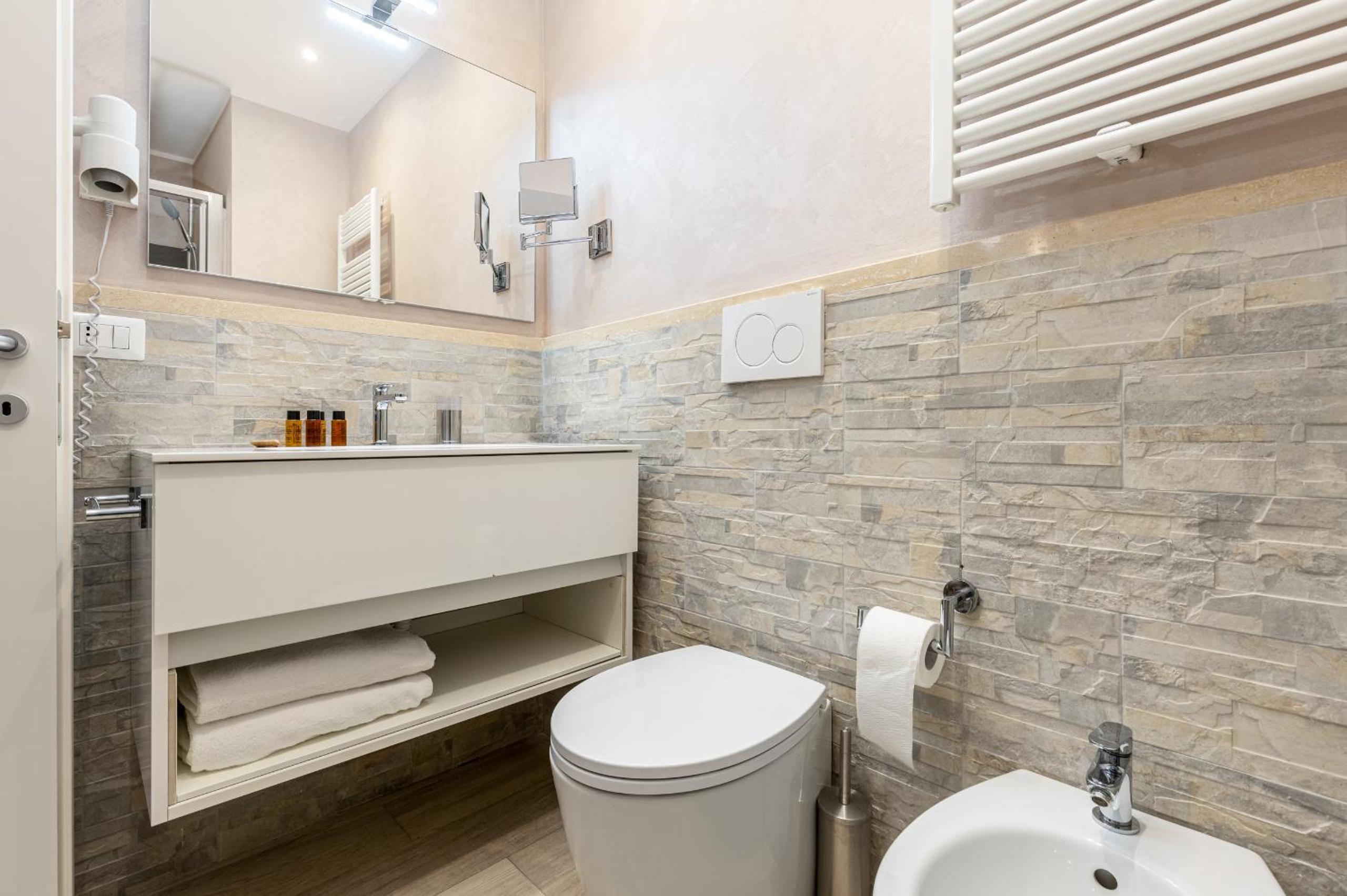 Standard Double Room- Via della Frezza photo 2