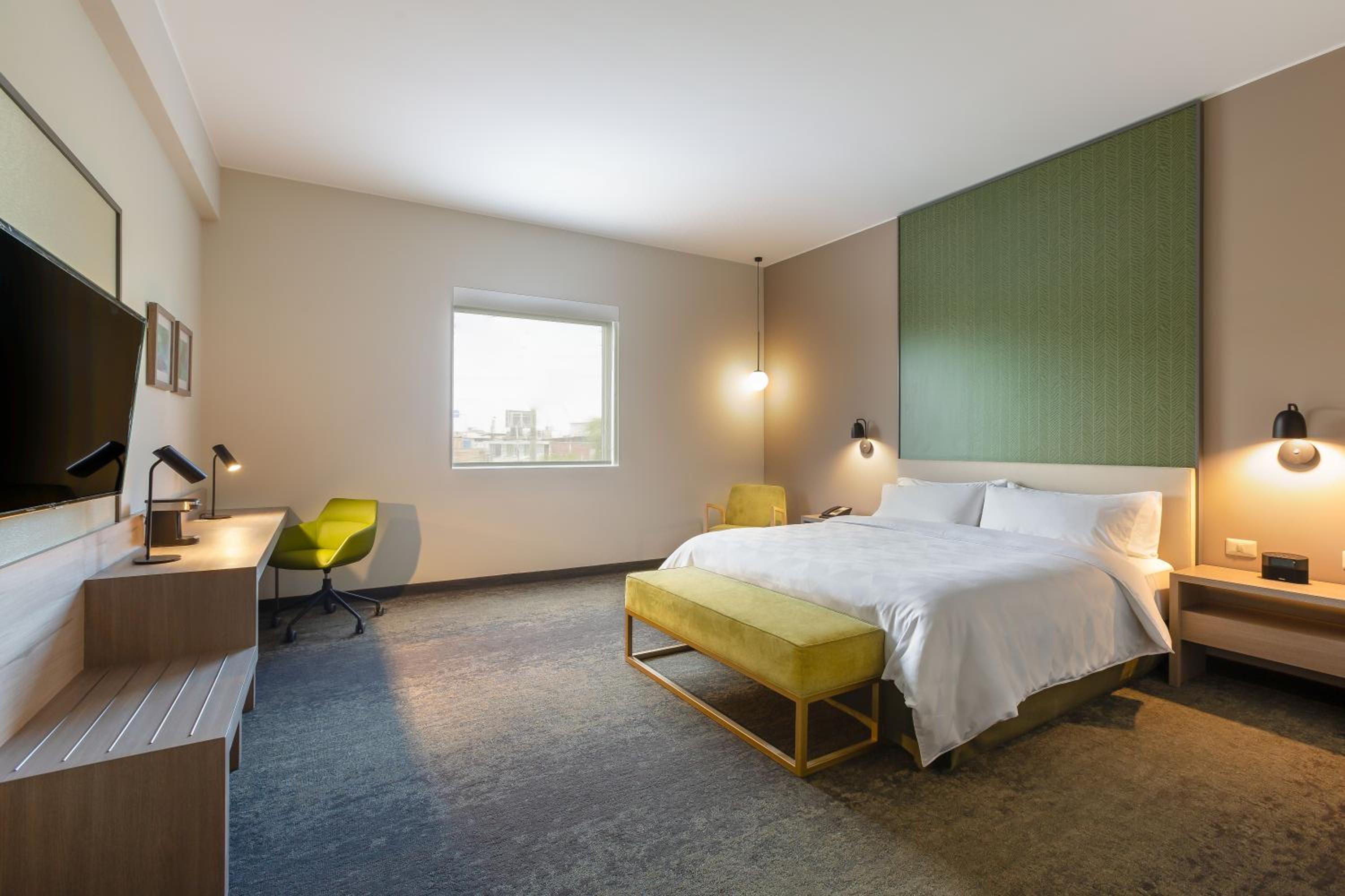 Standard King Room with Roll-in Shower - Mobility Accessible - Photo 1