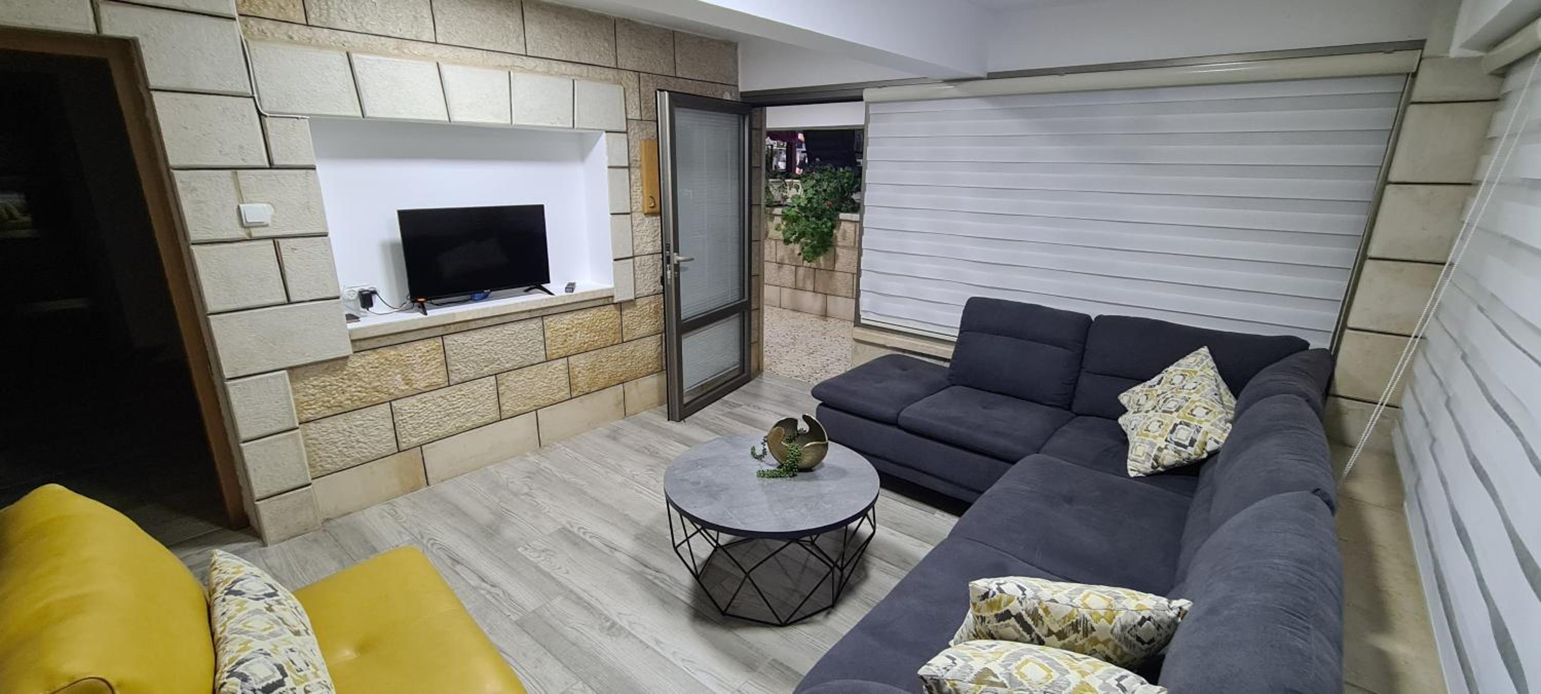 Deluxe Family Suite - Photo 2