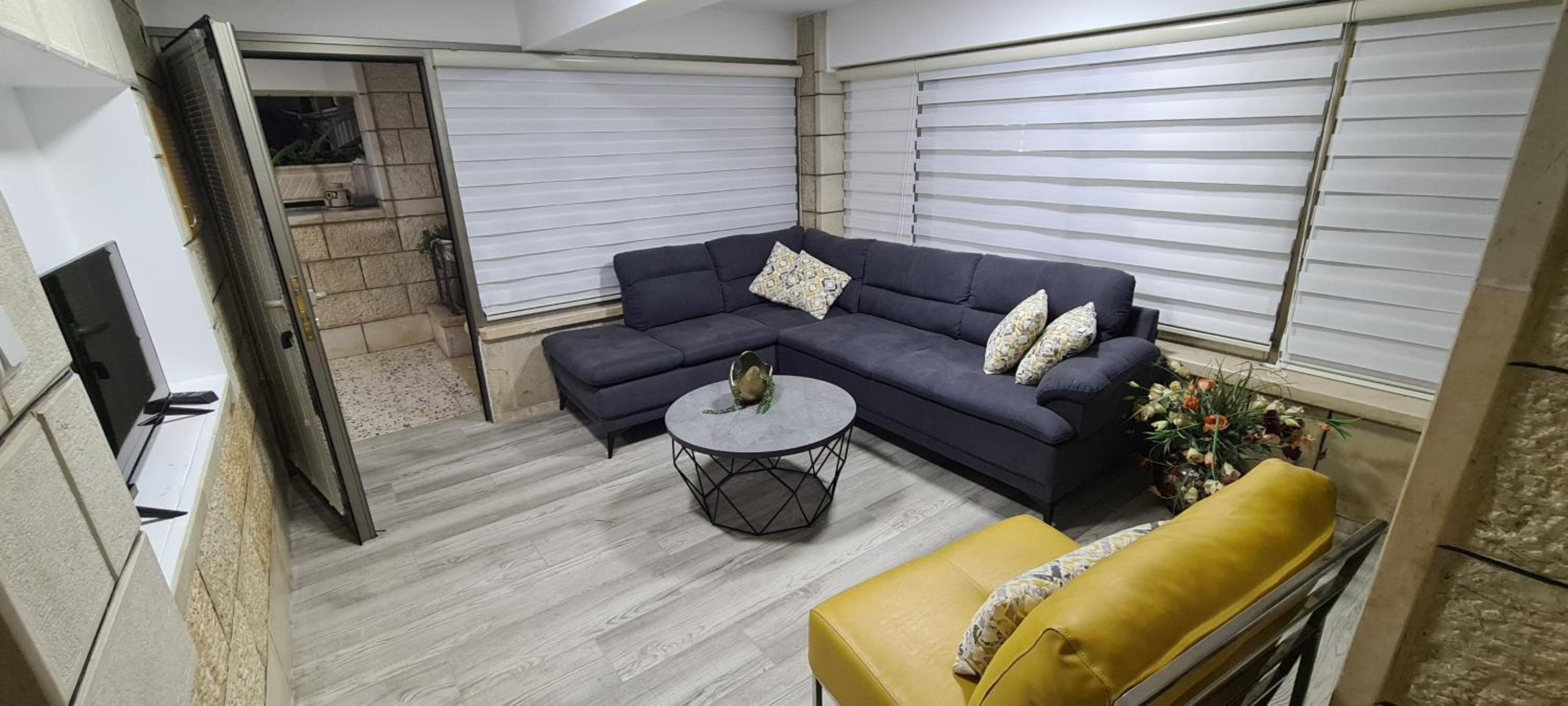 Deluxe Family Suite - Photo 19