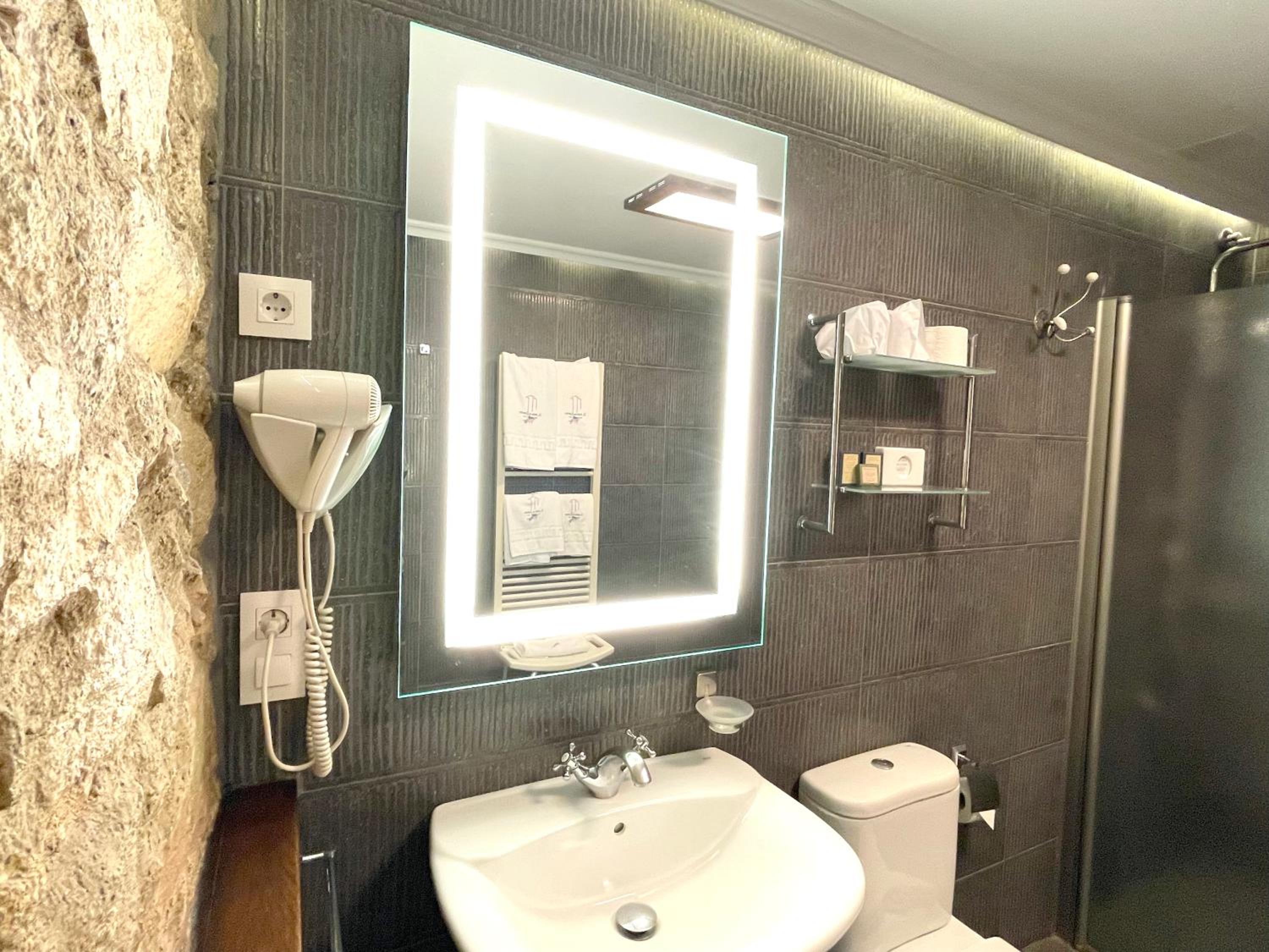 Suite (2 Adults) - Photo 6