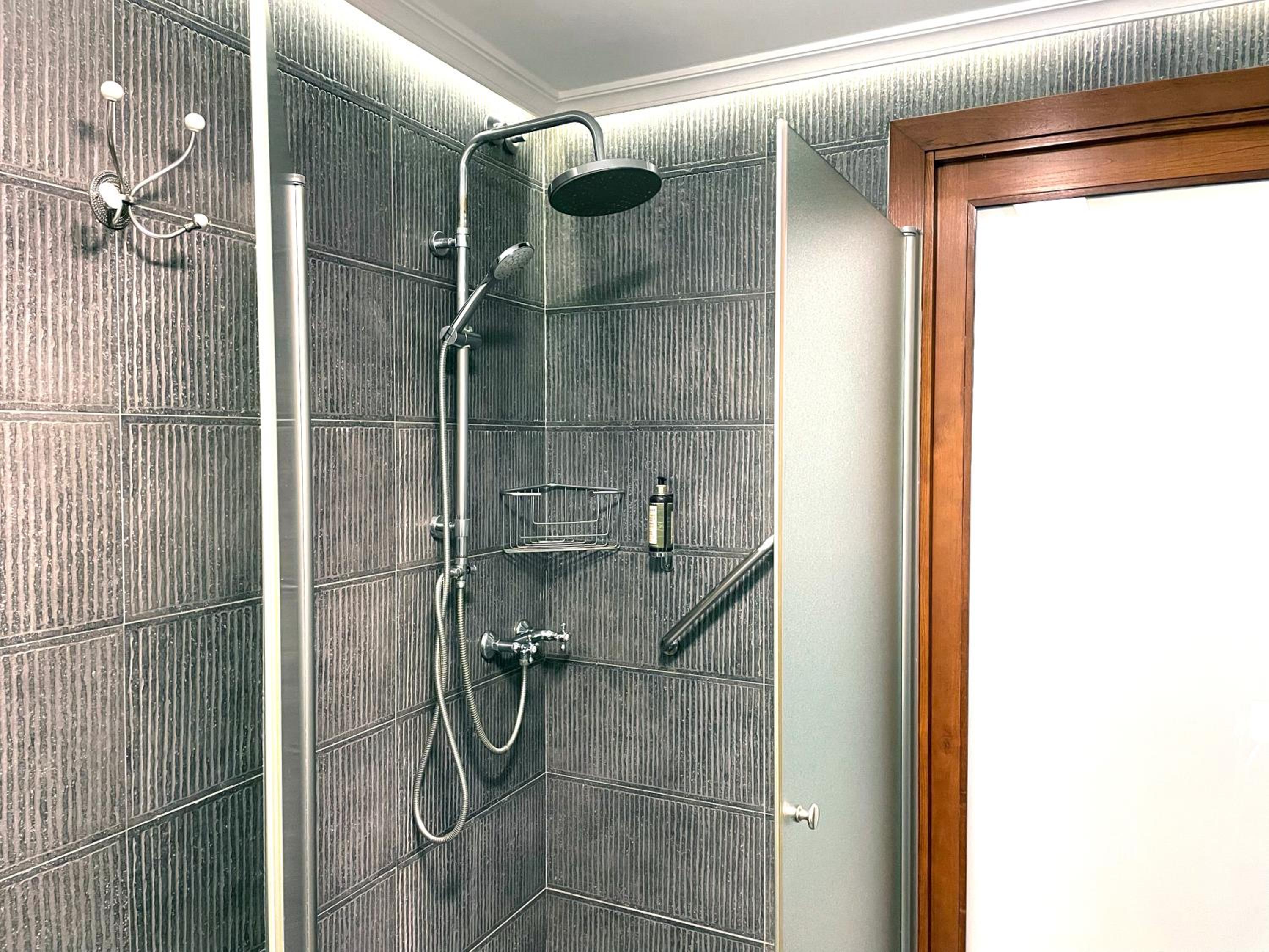 Suite (2 Adults) - Photo 18