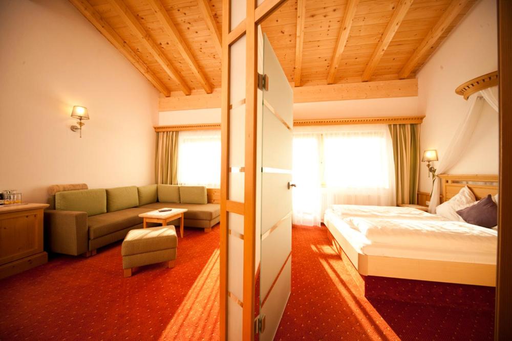 Superior One-Bedroom Suite photo 2