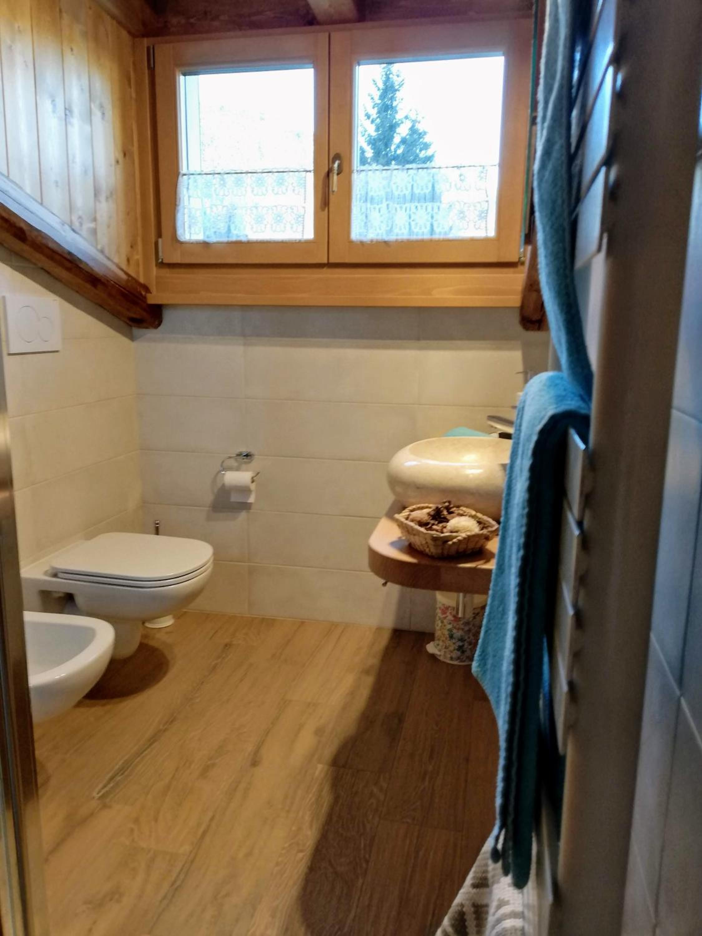 Double Room With Shared Bathroom - Attic photo 2