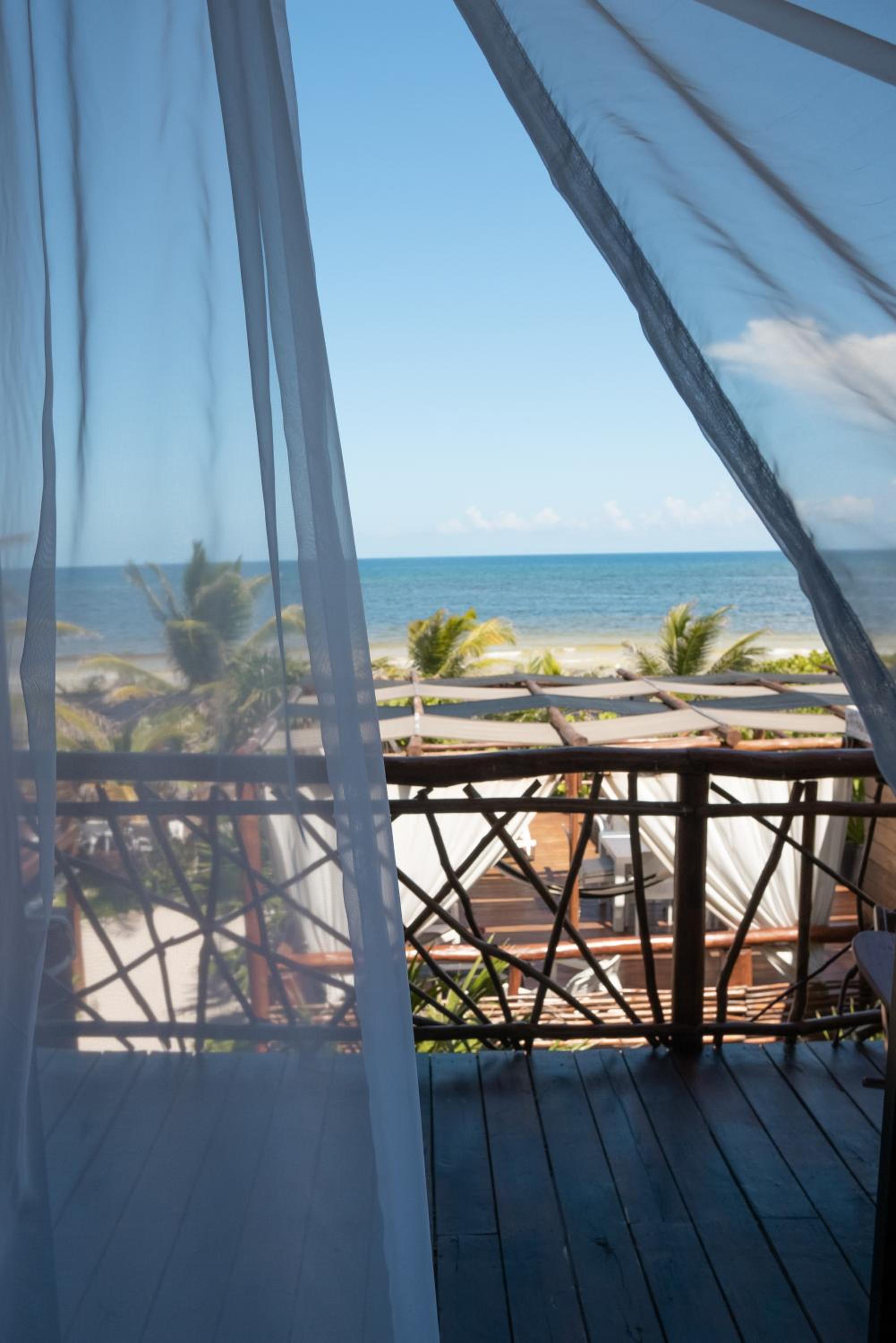 Deluxe Double Room with Balcony and Sea View - Photo 18
