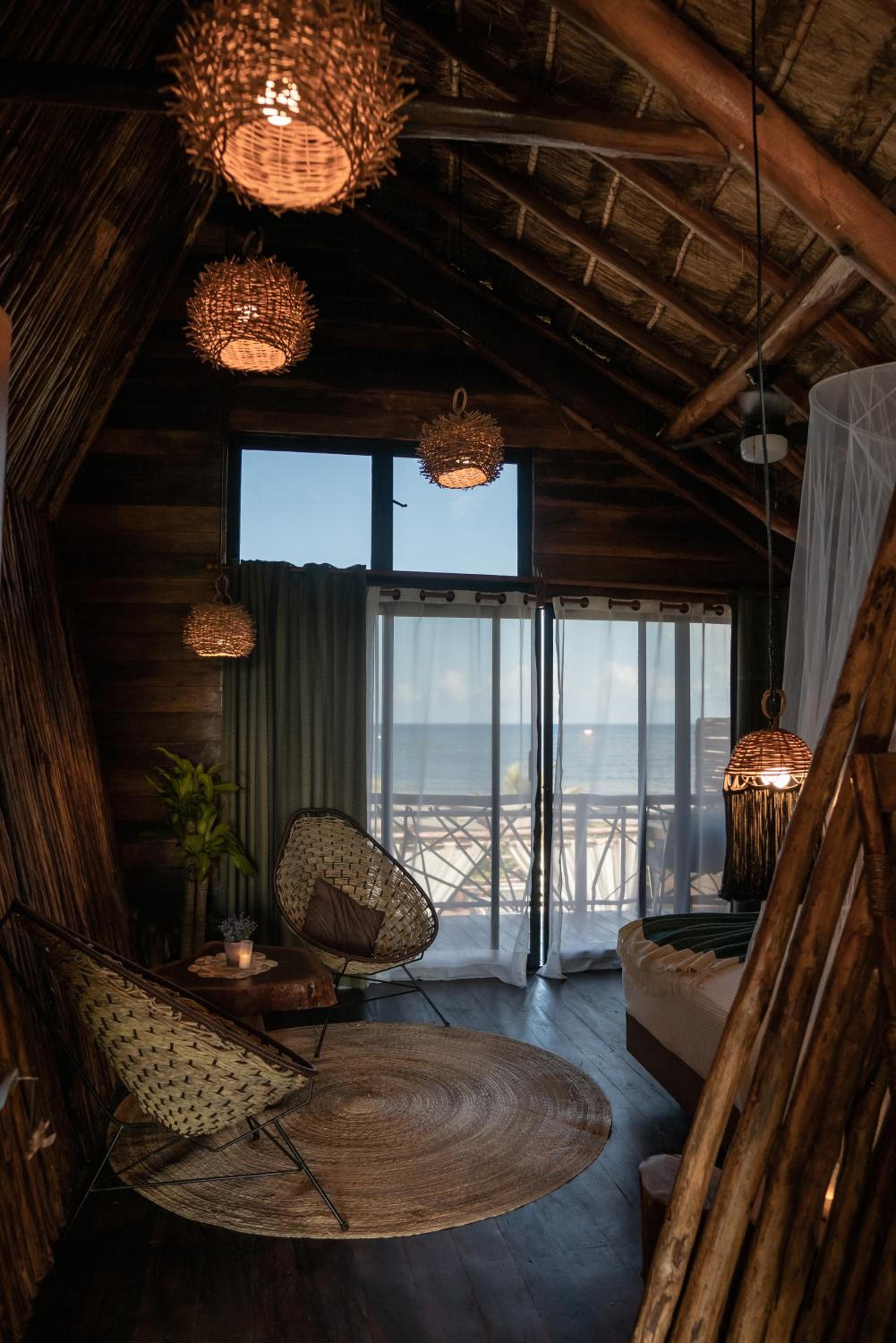 Deluxe Double Room with Balcony and Sea View - Photo 17