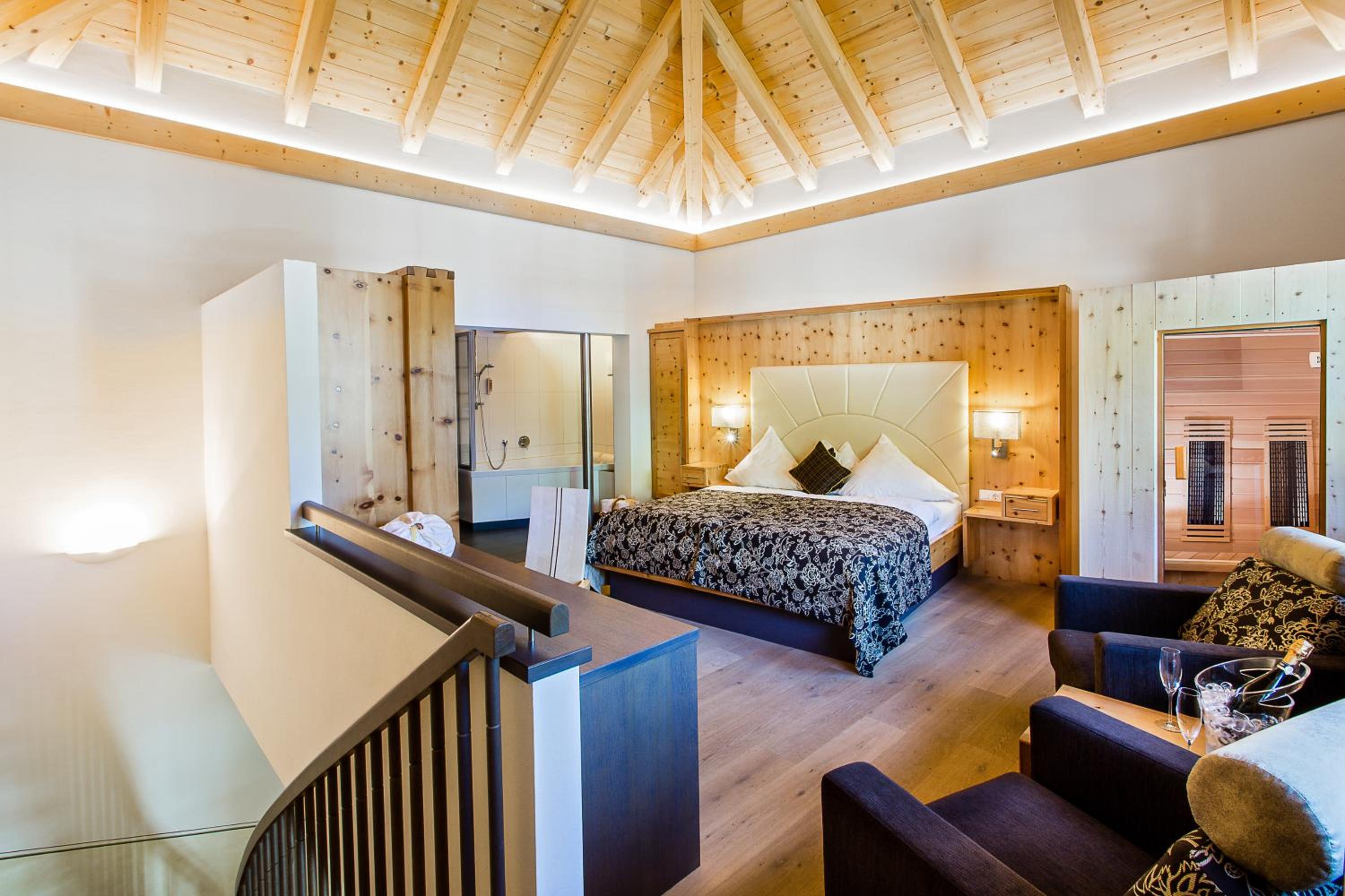 Tower Suite - Photo 2