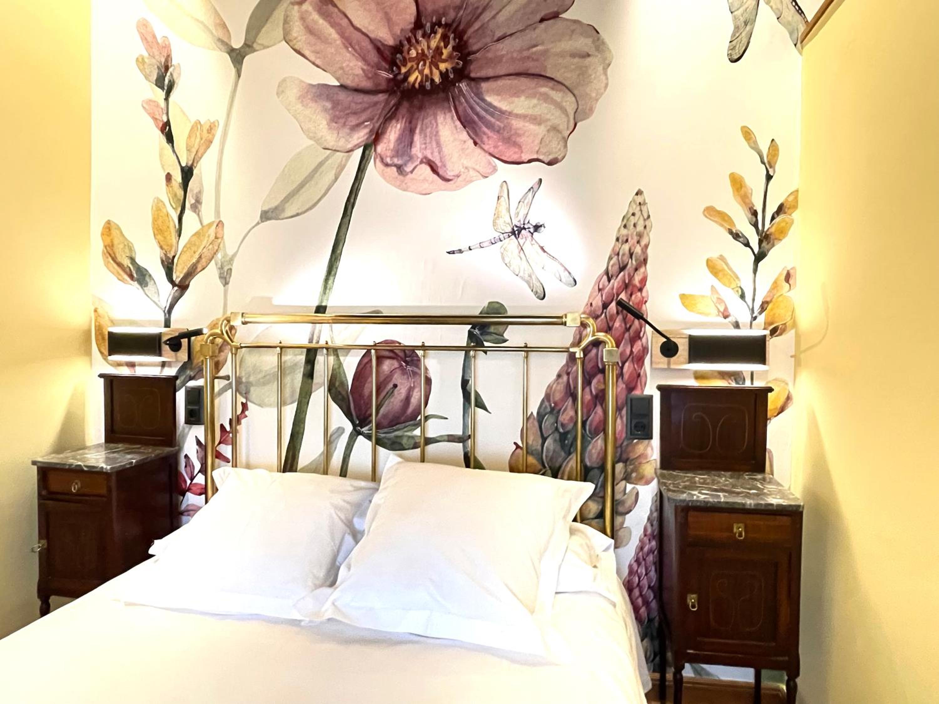 Junior Suite with Balcony - Photo 24
