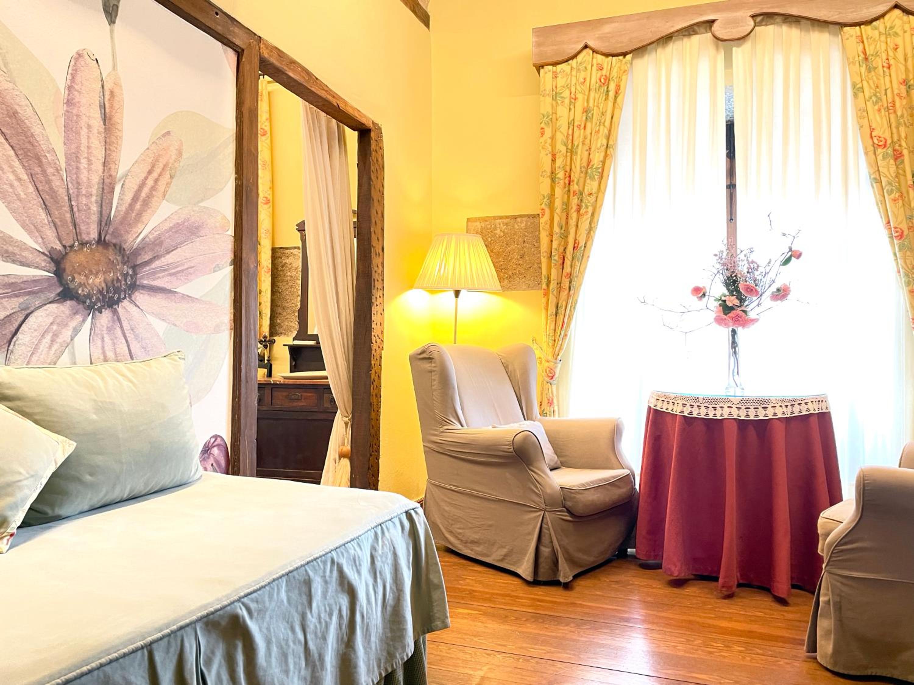 Junior Suite with Balcony - Photo 28