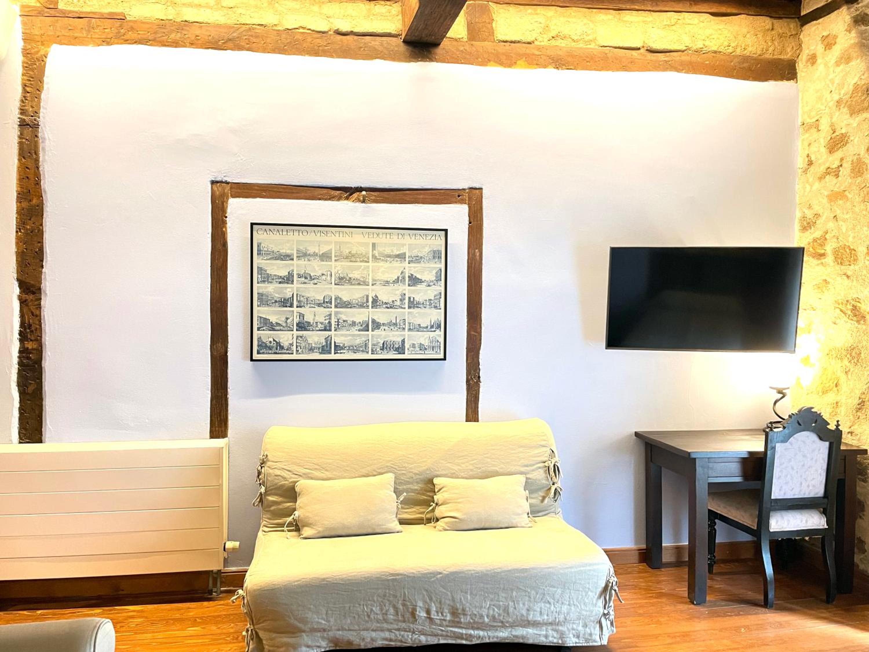 Twin Room with Balcony - Photo 5
