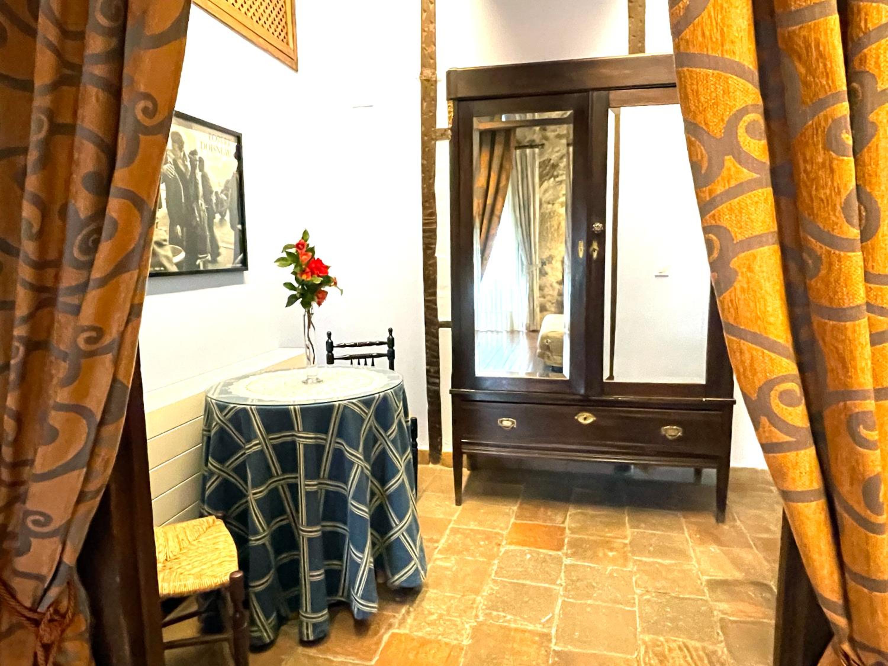 Twin Room with Balcony - Photo 33