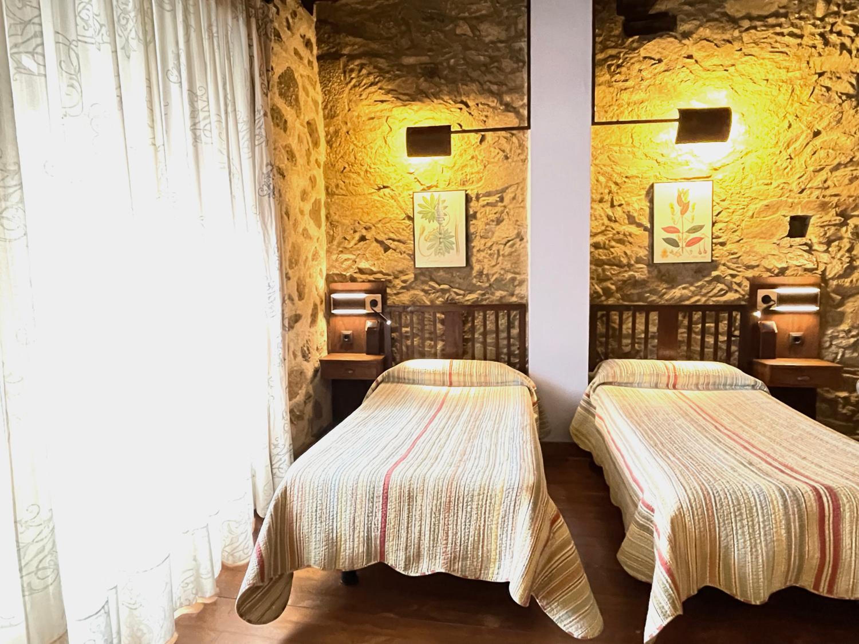 Twin Room with Balcony - Photo 7