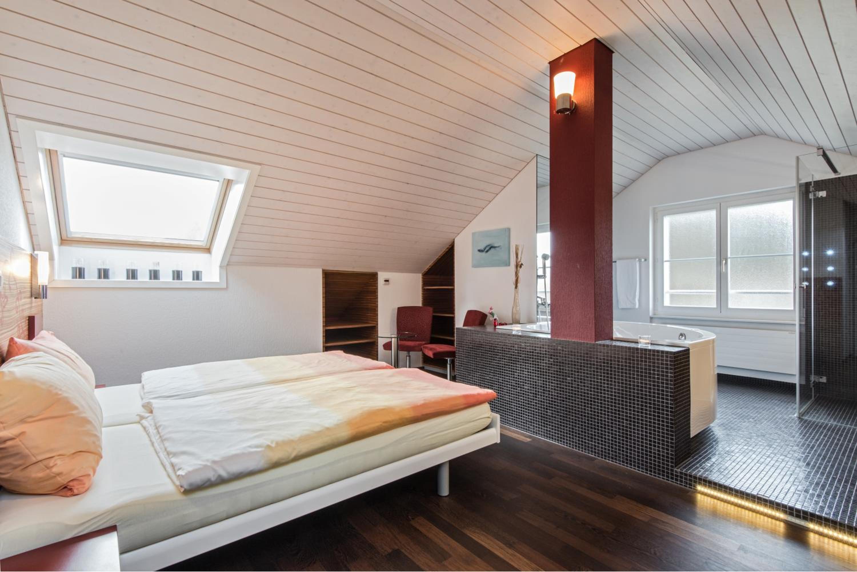 Suite - Photo 5