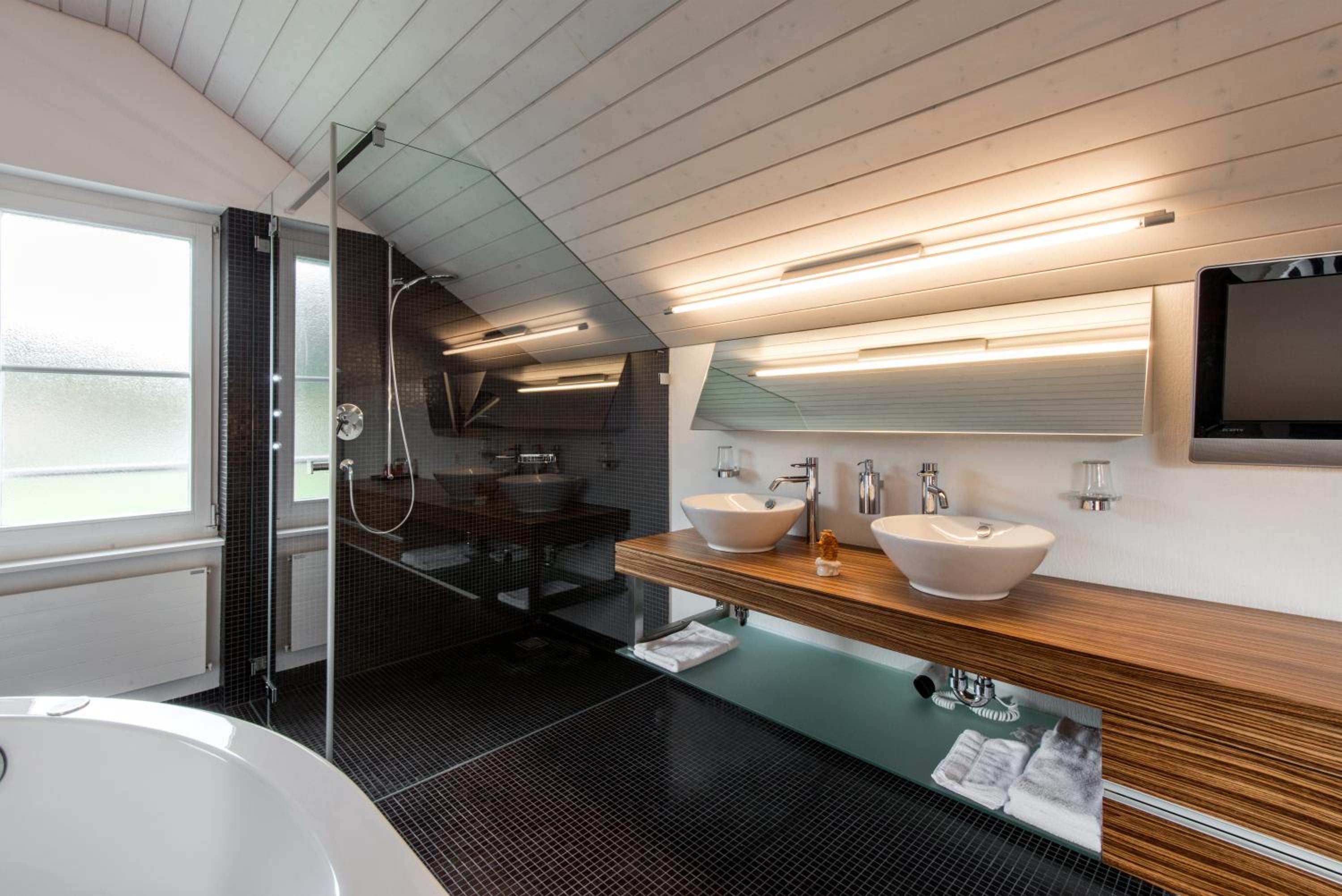 Suite - Photo 3