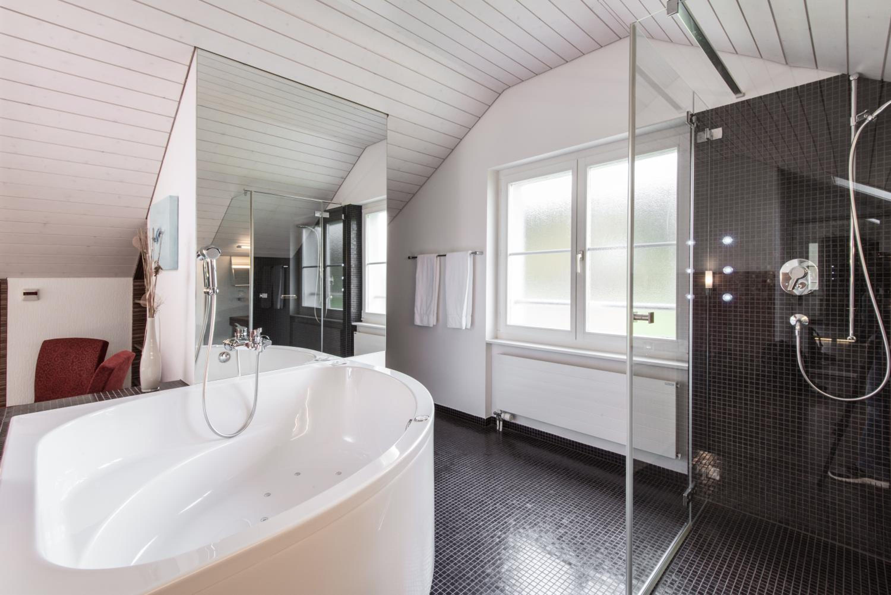 Suite - Photo 11