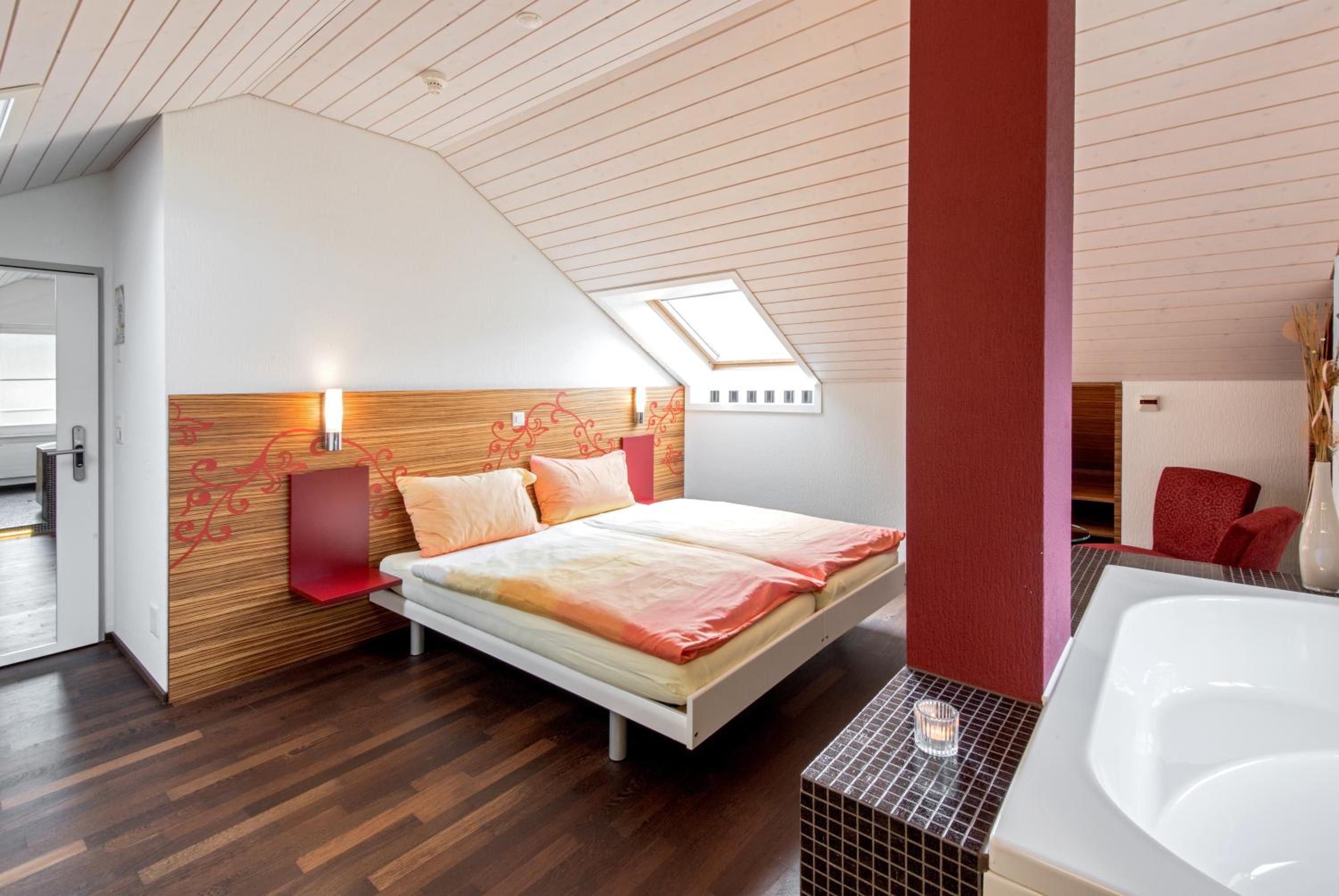 Suite - Photo 9
