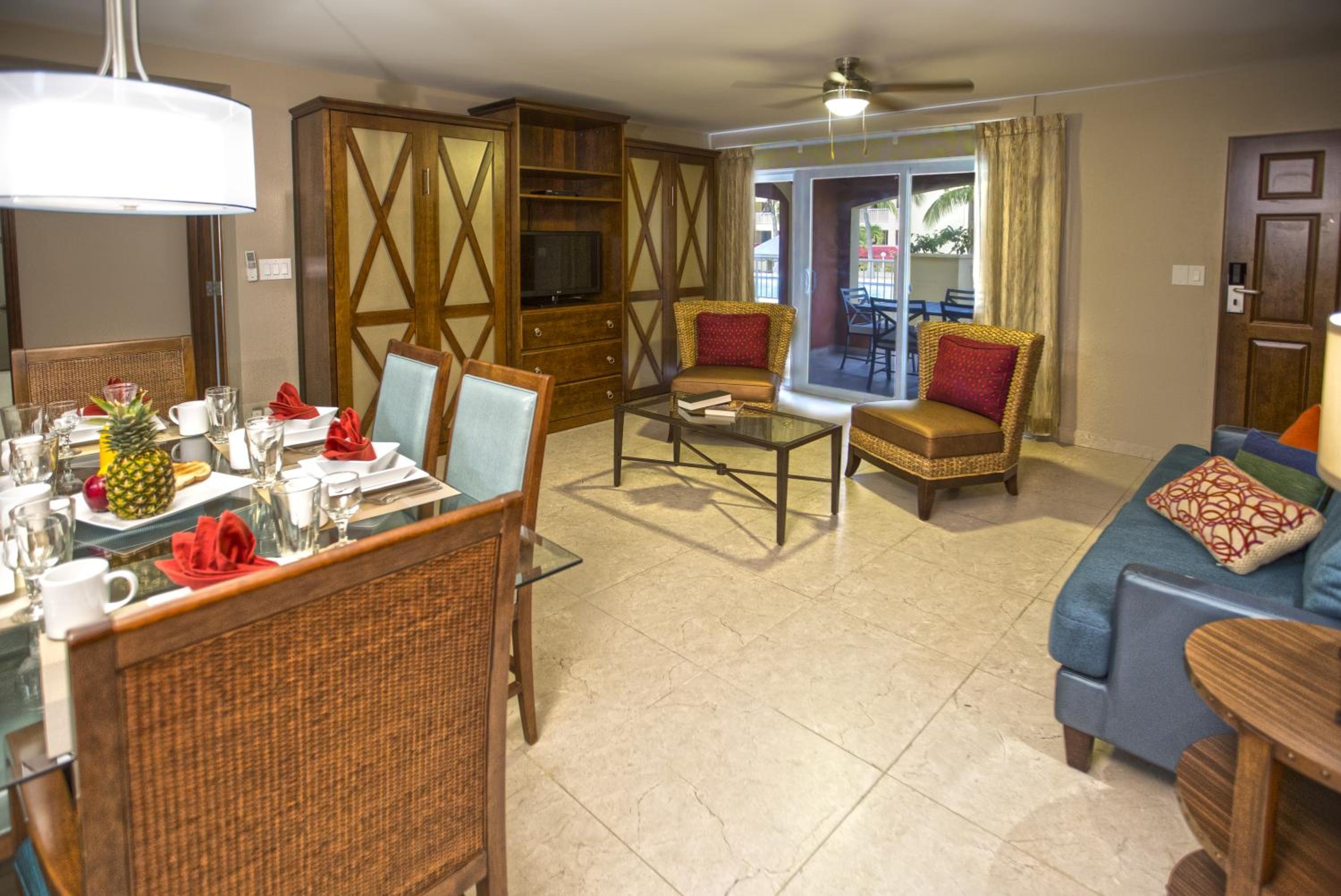 Deluxe Two-Bedroom Suite with Fully Equipped Kitchen thumbnail 5