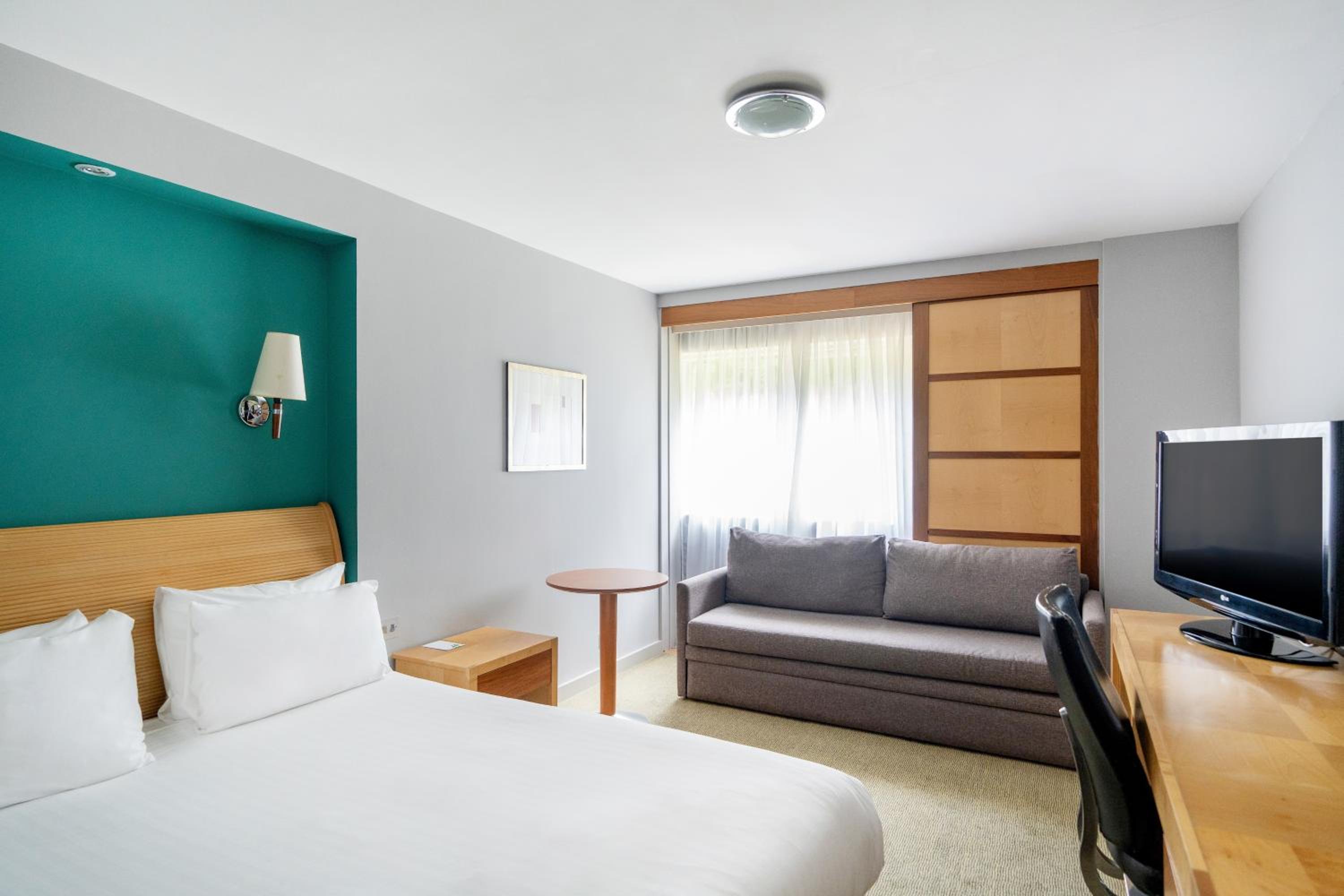 Standard Double Room with Single Sofa Bed - Photo 10