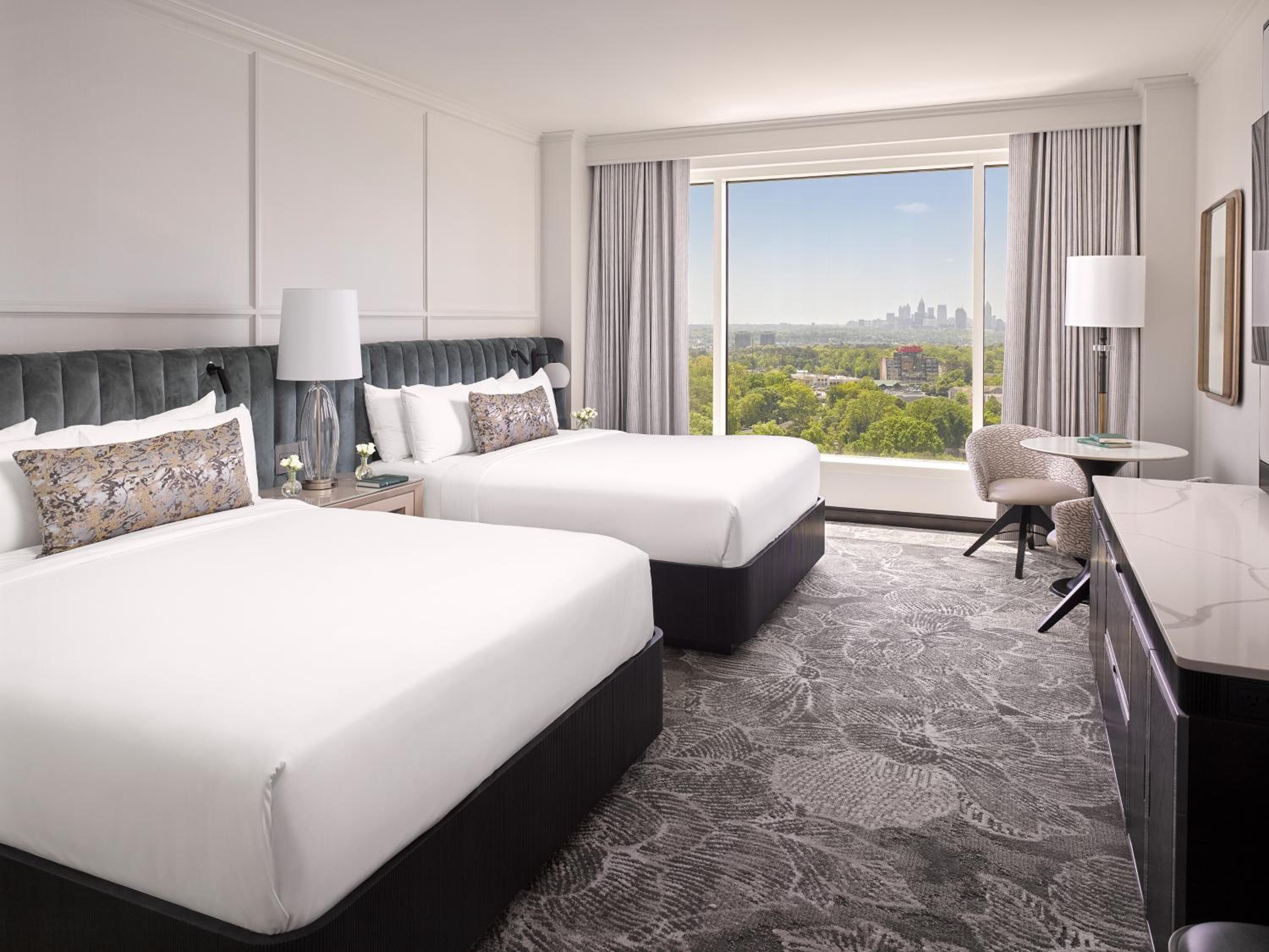 Premium Queen Room with Two Queen Beds, Panoramic View and Club Lounge Access photo 1