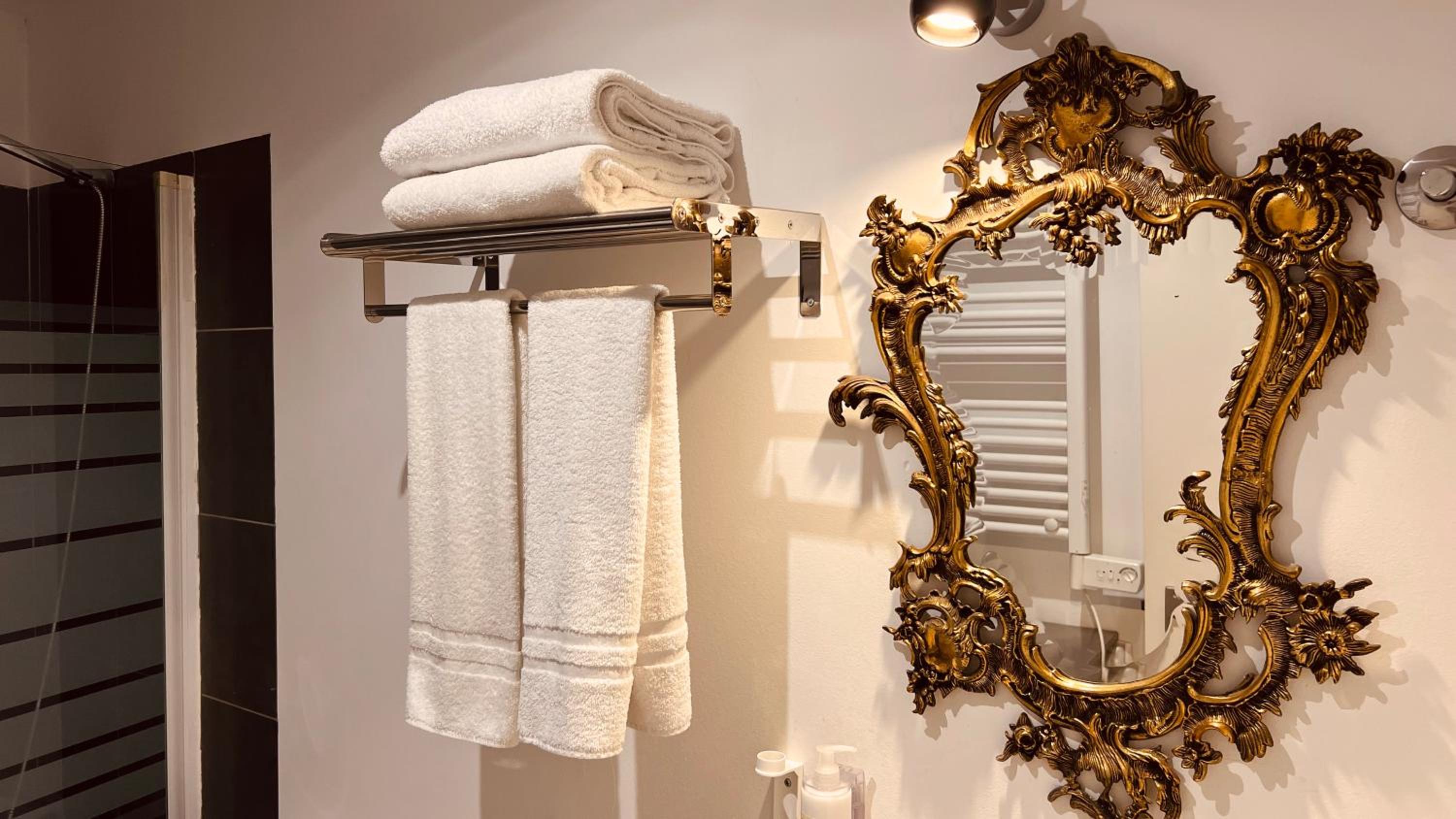 Superior Double Room - Photo 8