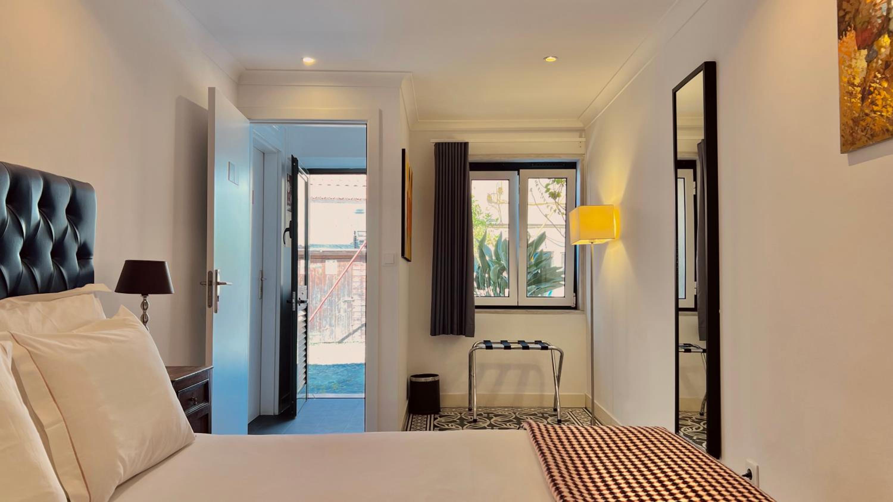 Standard Double Room - Photo 10