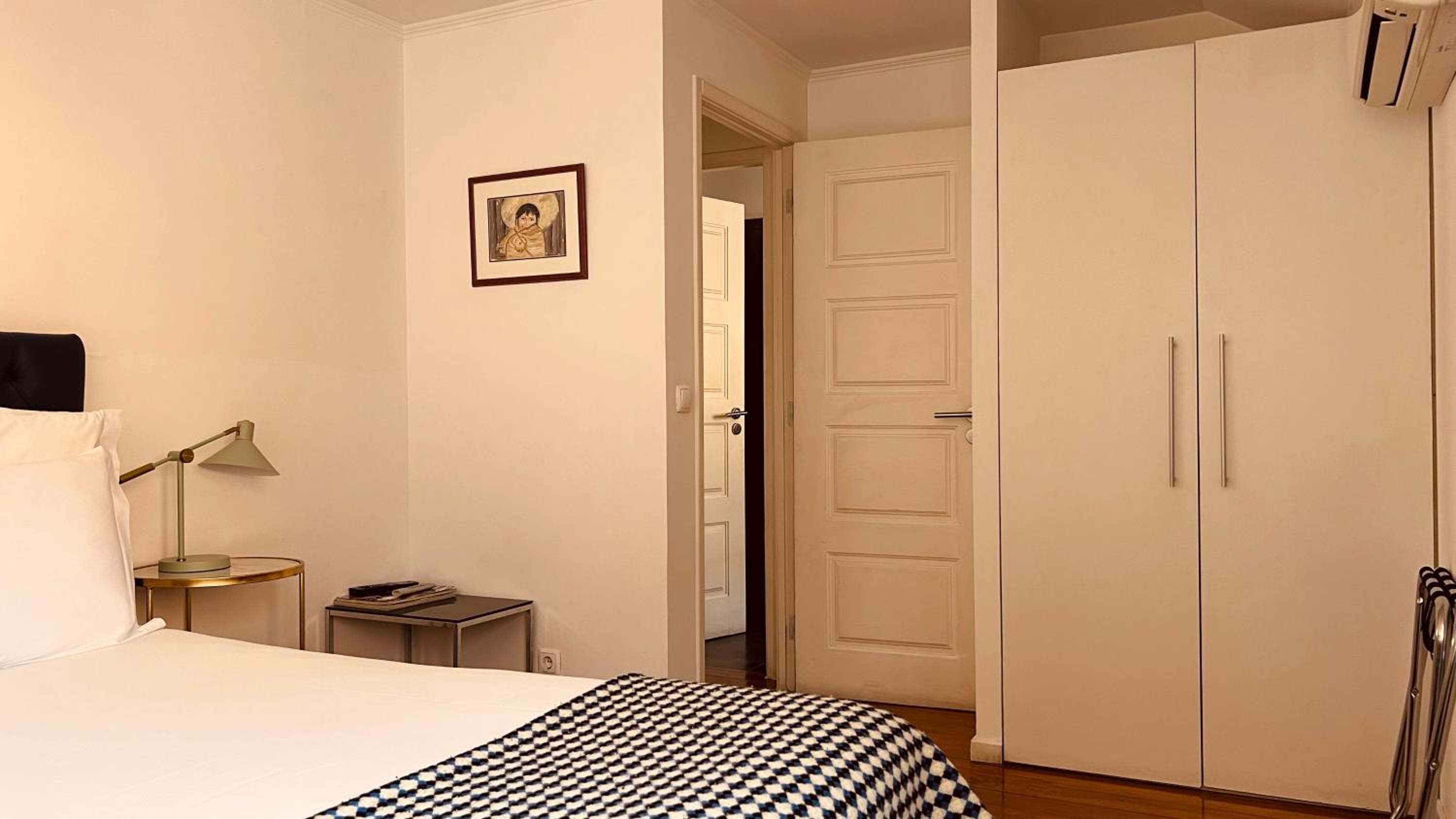 One-Bedroom Apartment - Photo 3