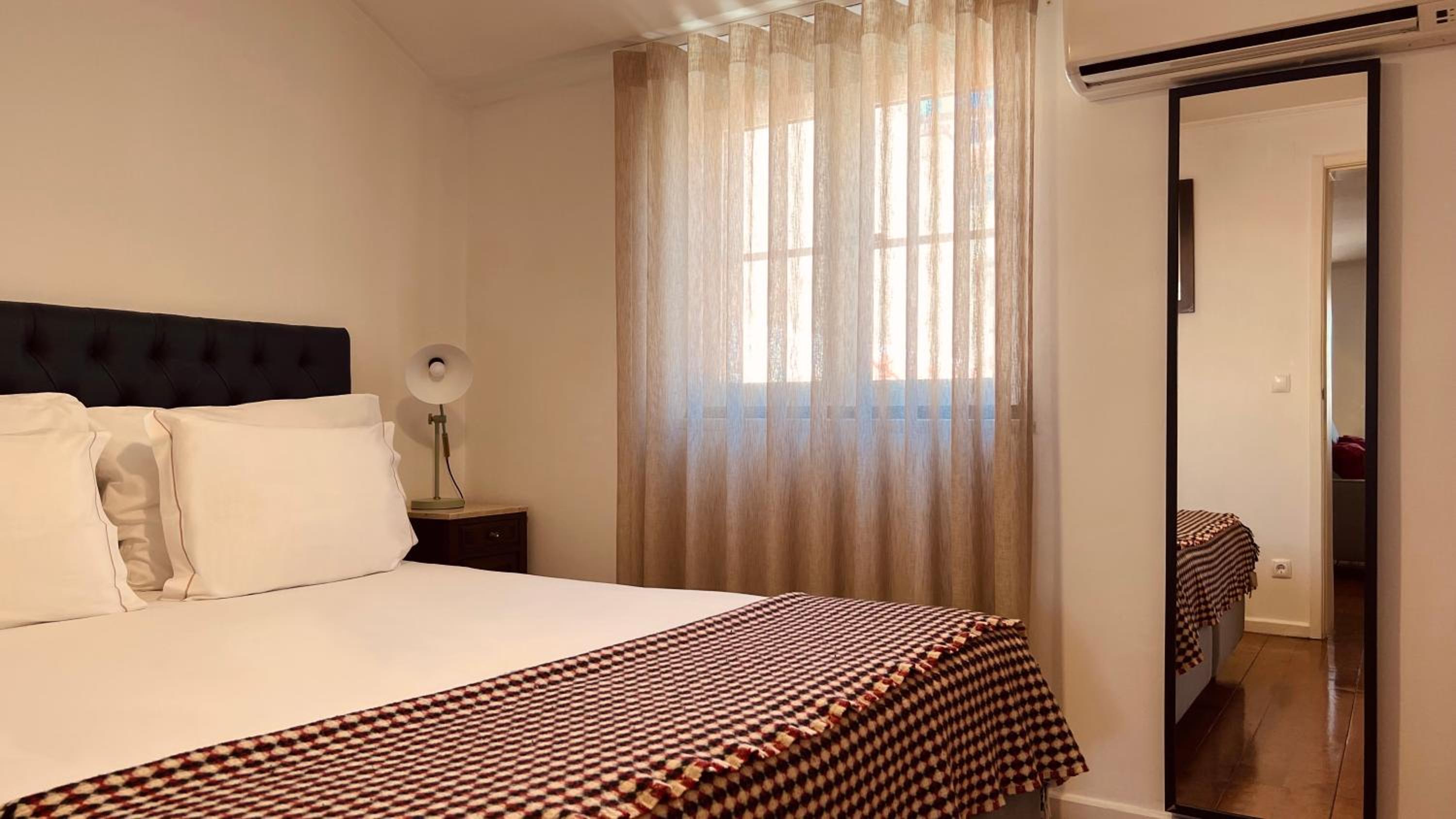 One-Bedroom Apartment - Photo 7