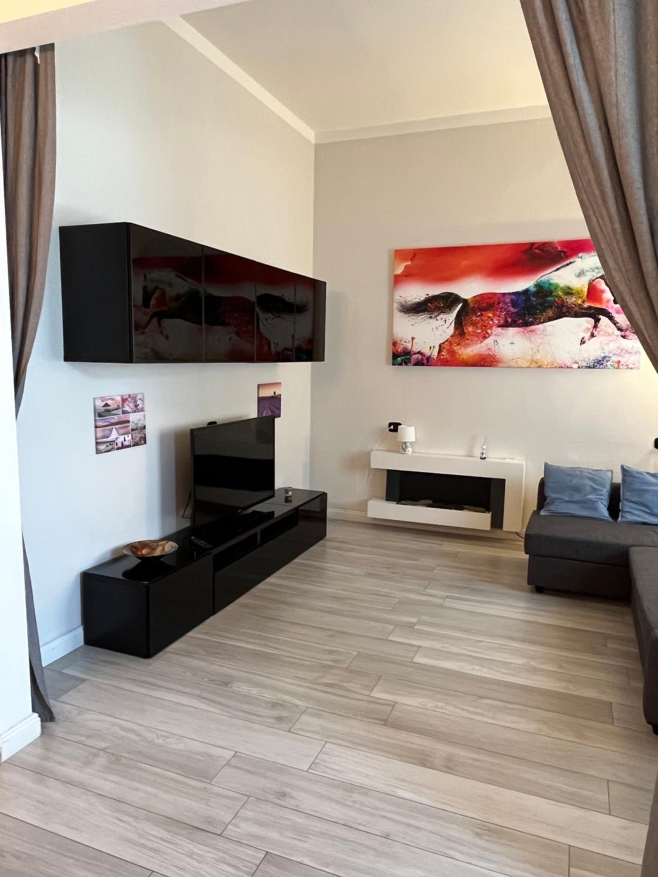 One-Bedroom Apartment photo 1