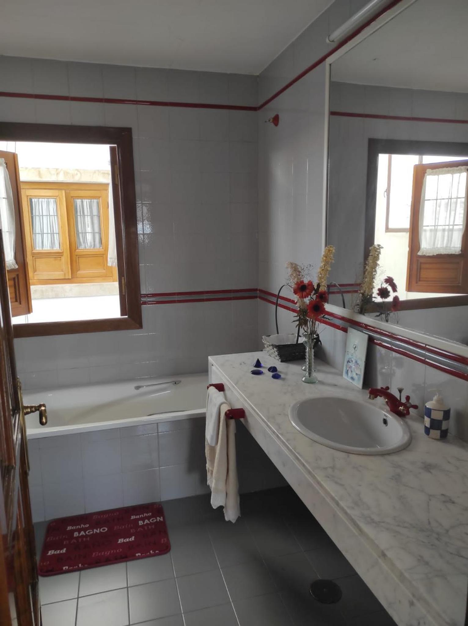 Four-Bedroom House photo 2