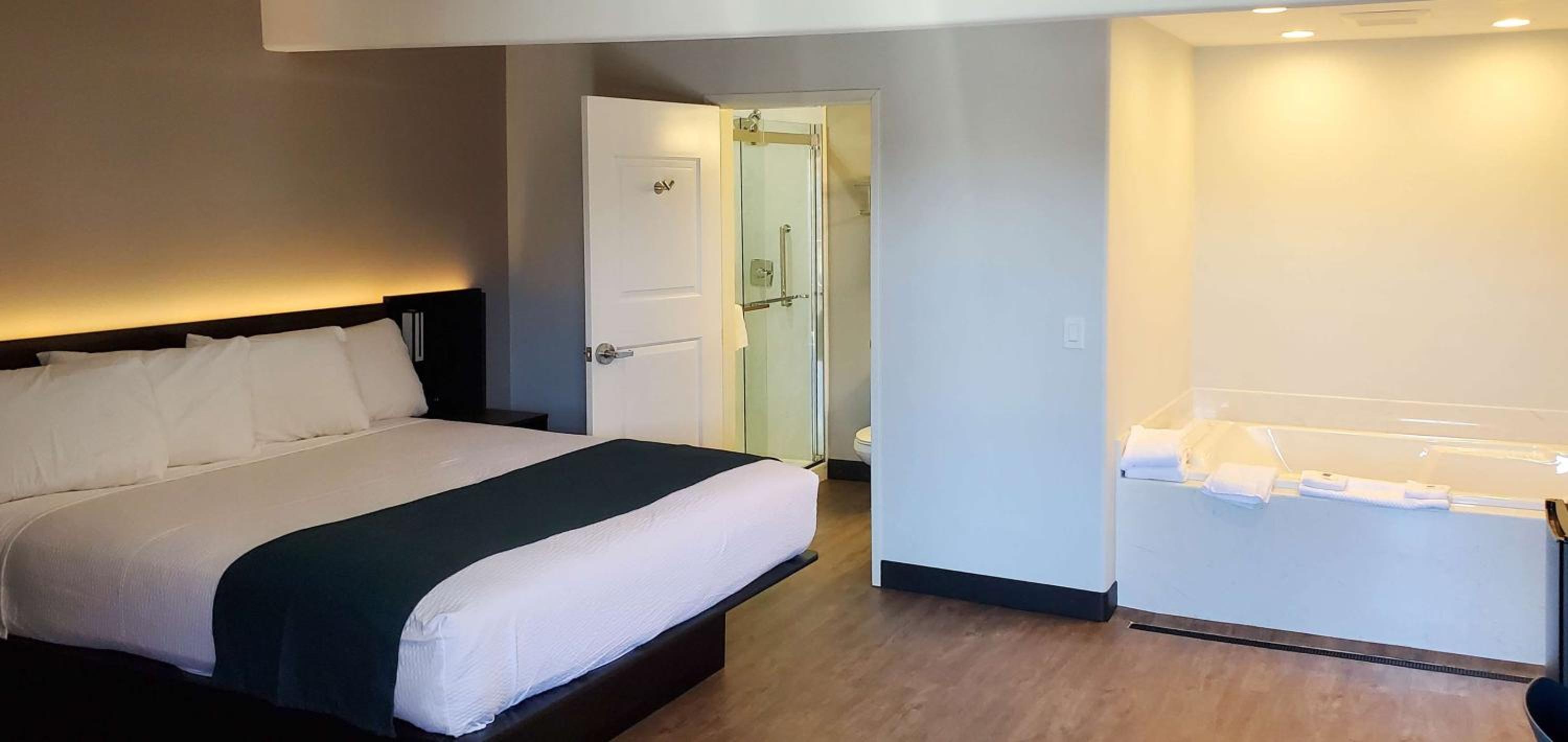 King Room with Spa Bath - Non-Smoking
