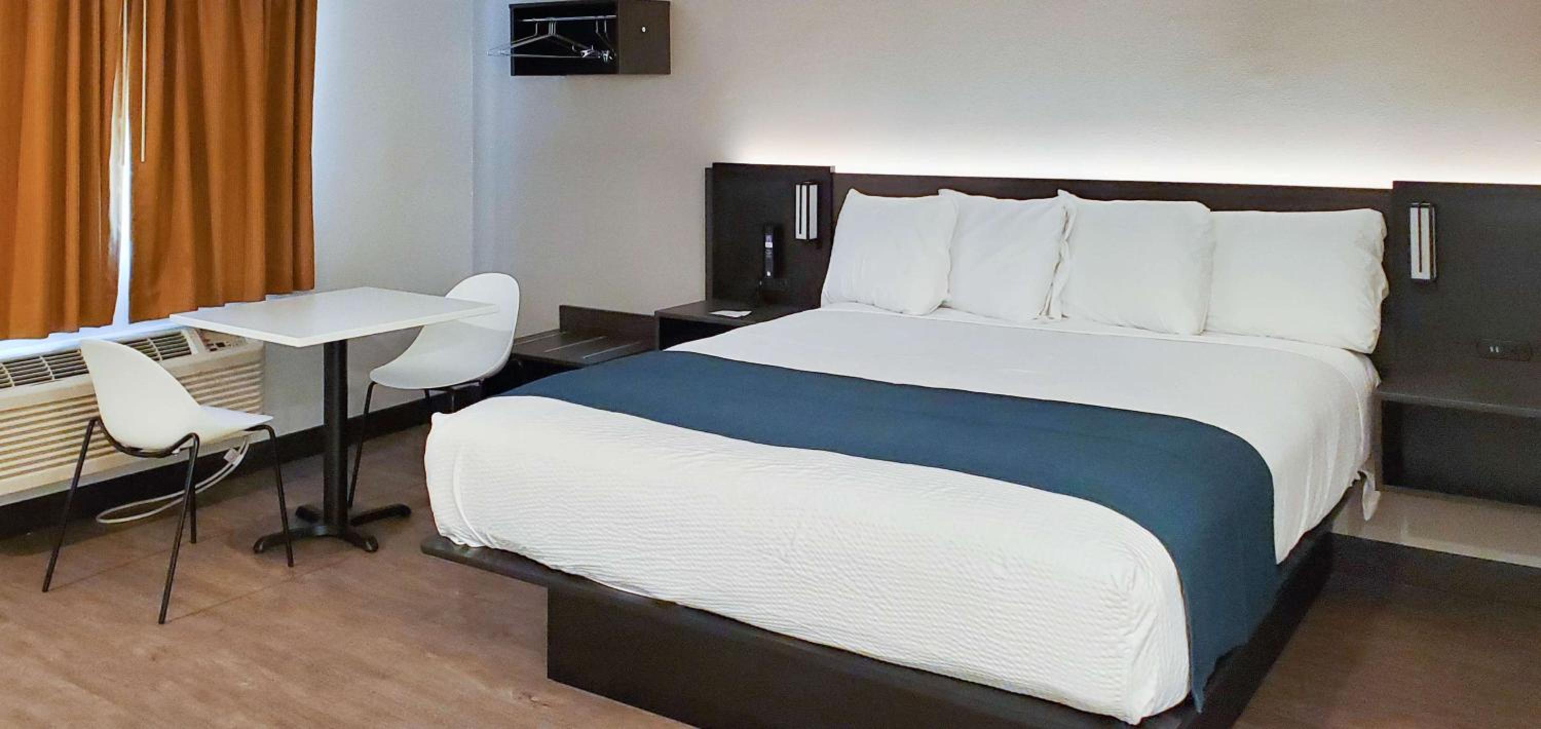 King Room with Roll-in Shower - Disability Access - Non-Smoking