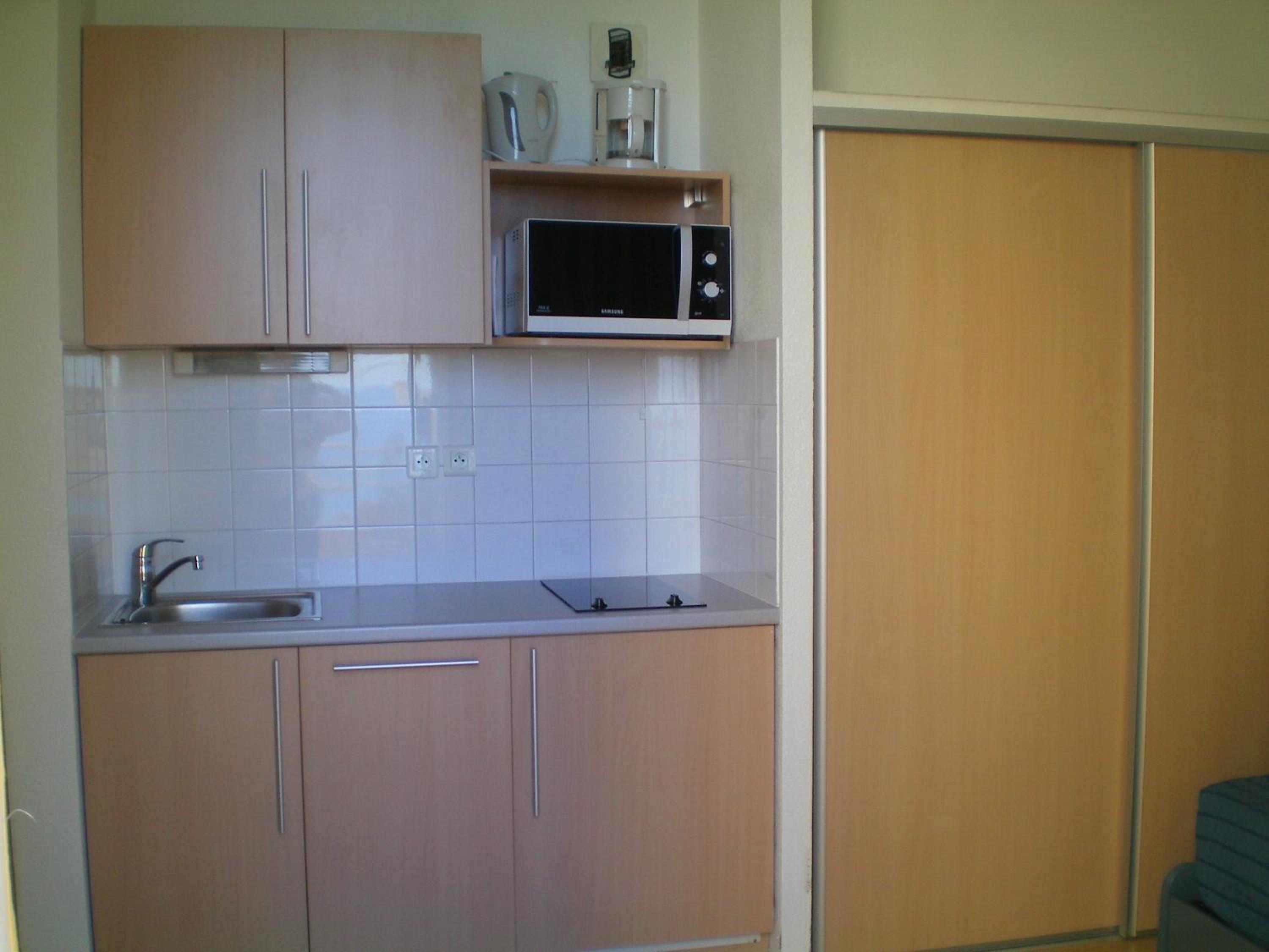 One-Bedroom Apartment (5 Adults) - Photo 3