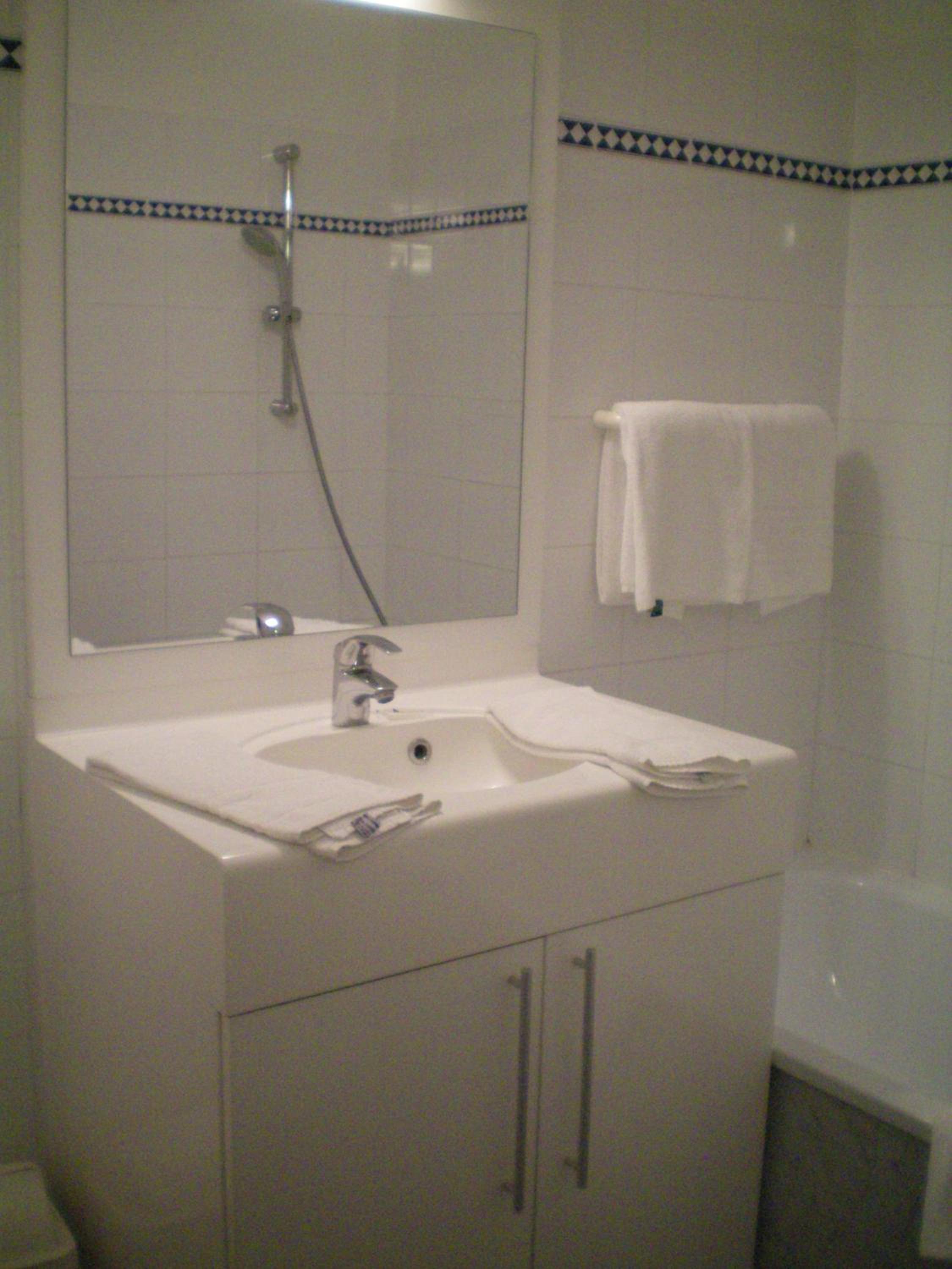 One-Bedroom Apartment (5 Adults) - Photo 2