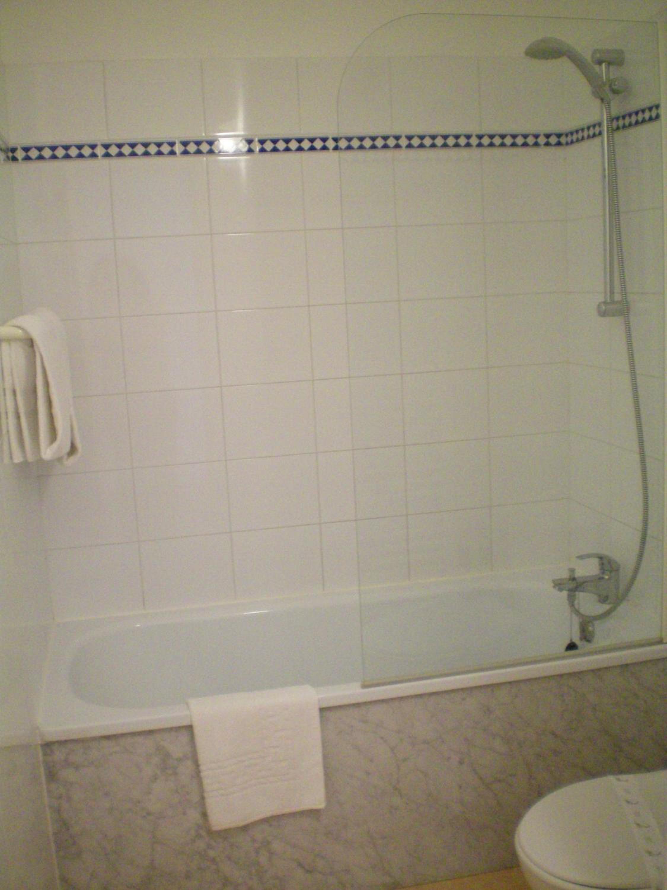 One-Bedroom Apartment (5 Adults) - Photo 4
